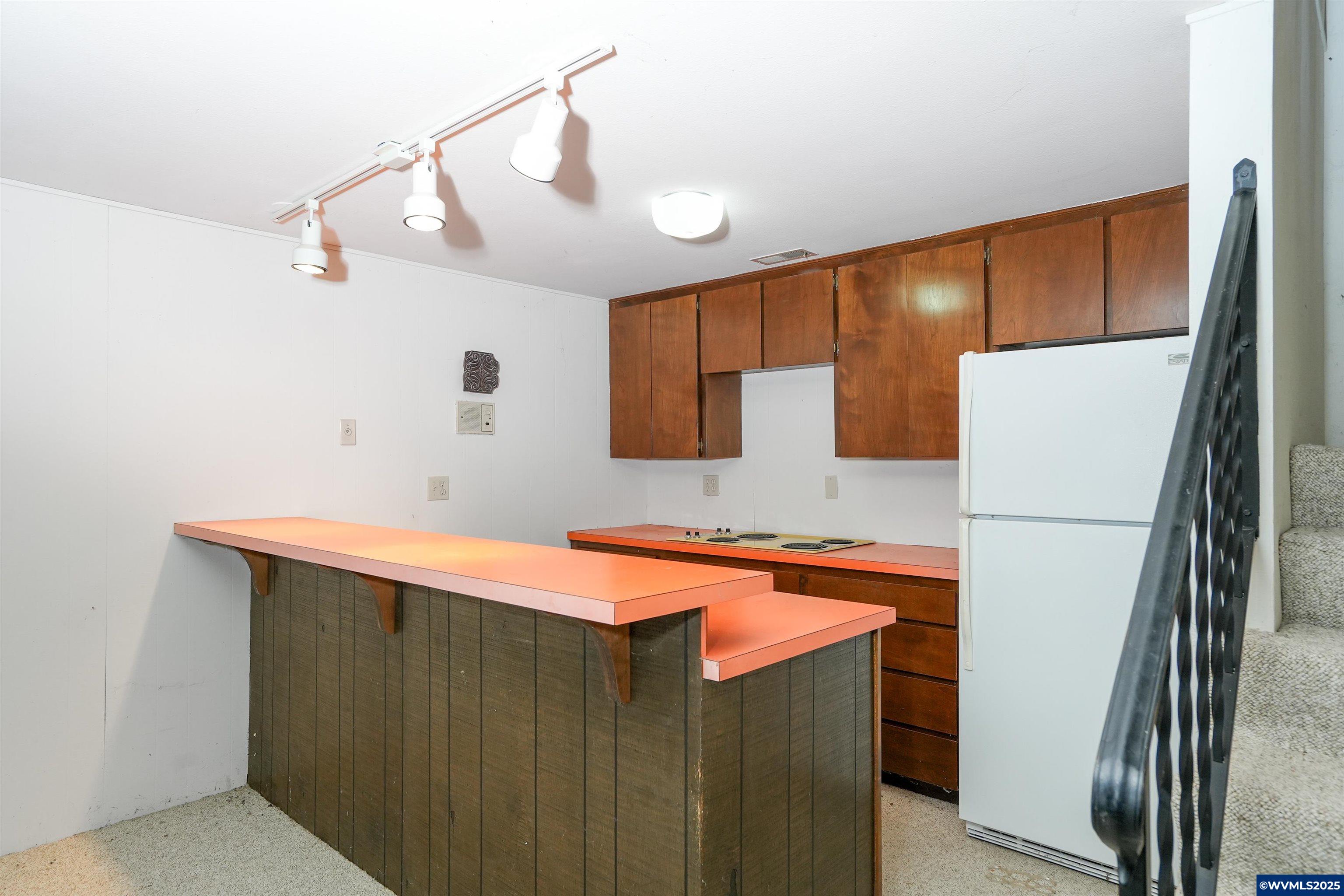 7885 NW Ridgewood Dr