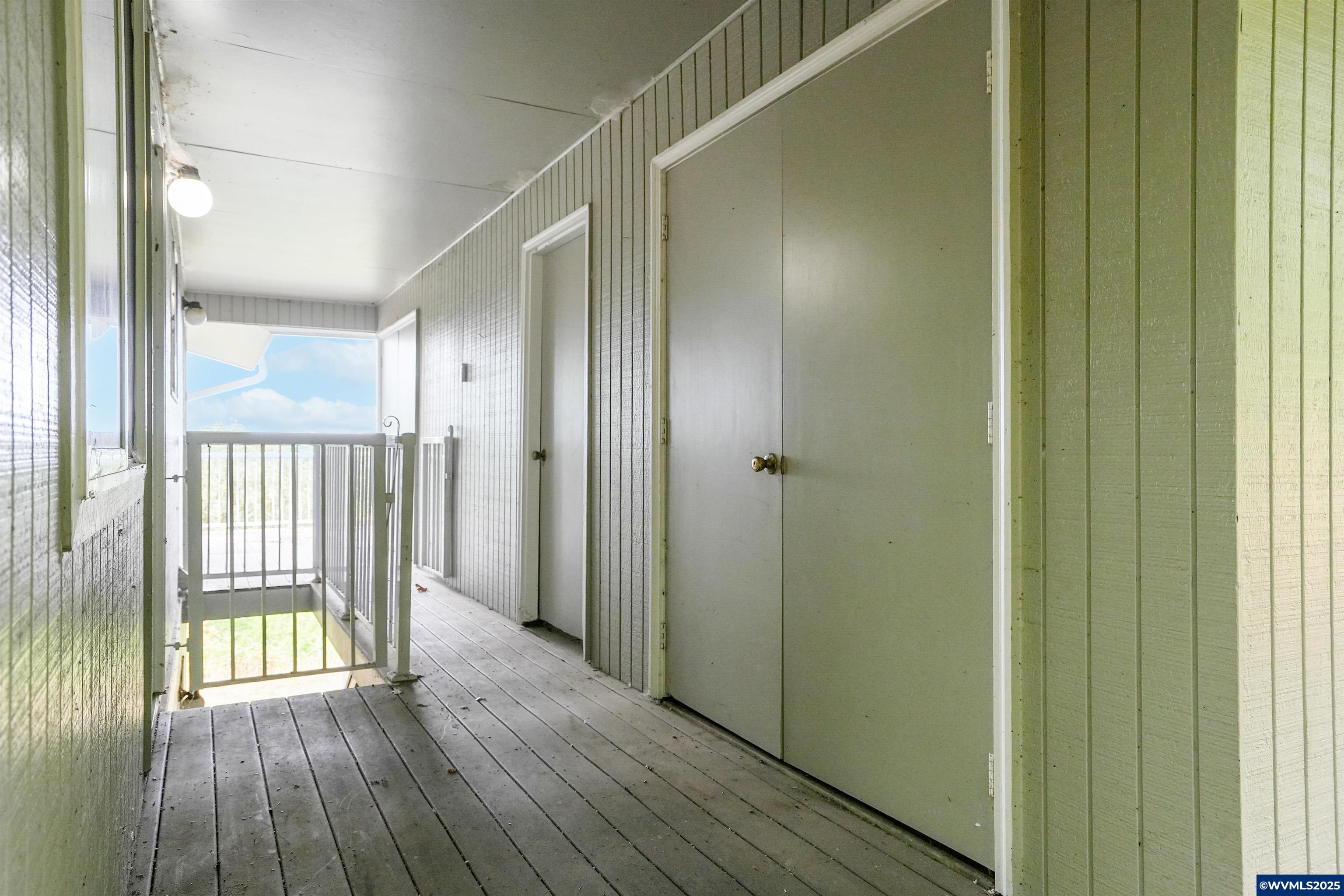 7885 NW Ridgewood Dr