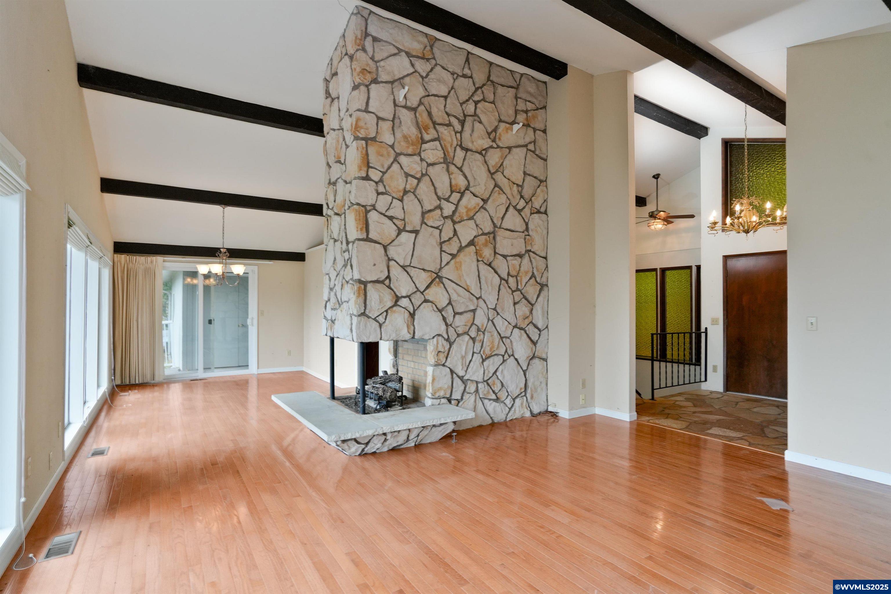 7885 NW Ridgewood Dr