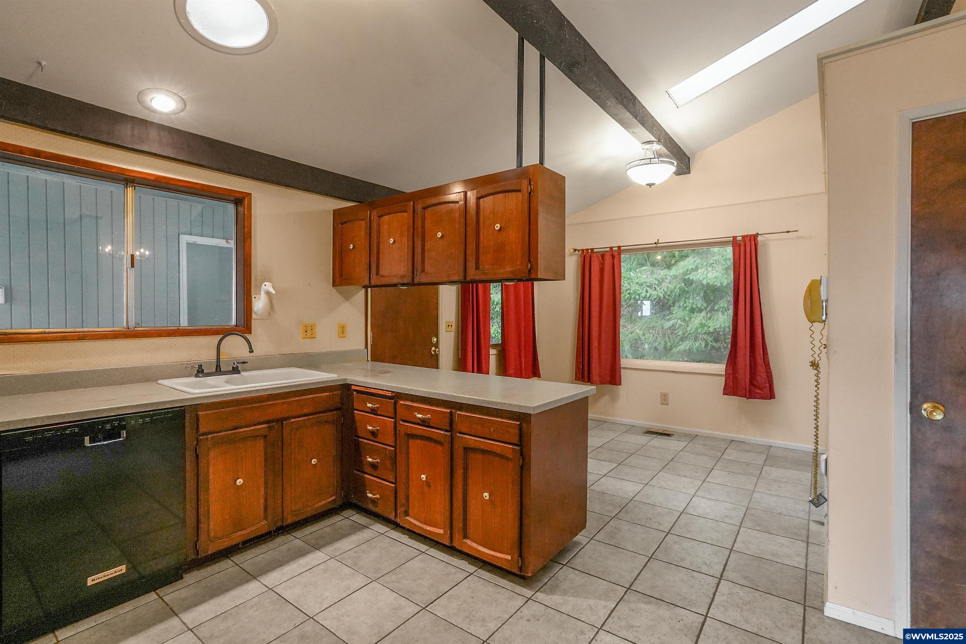 7885 NW Ridgewood Dr