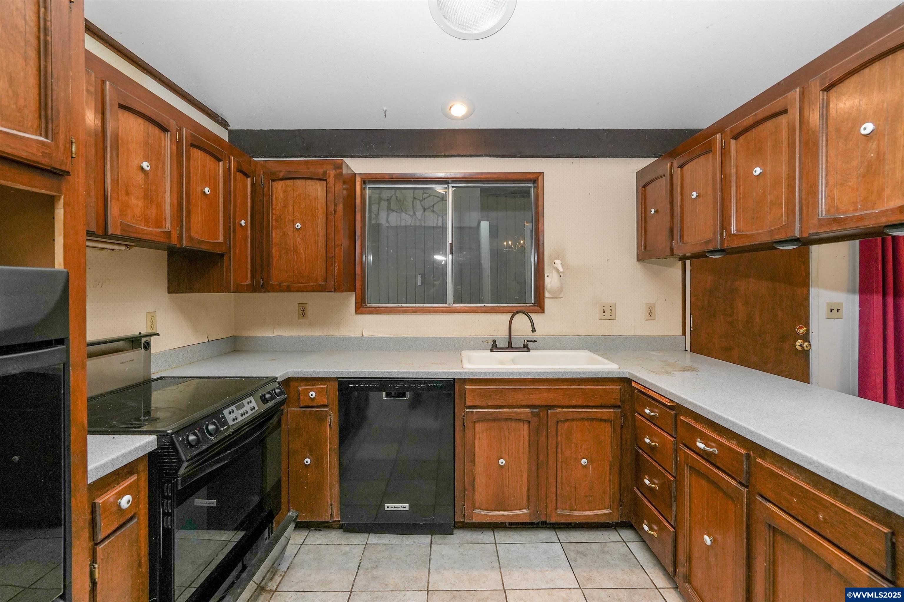 7885 NW Ridgewood Dr