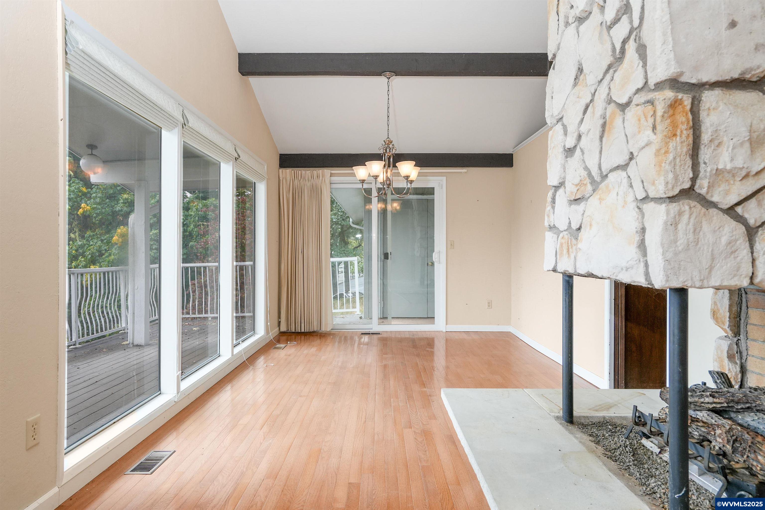 7885 NW Ridgewood Dr