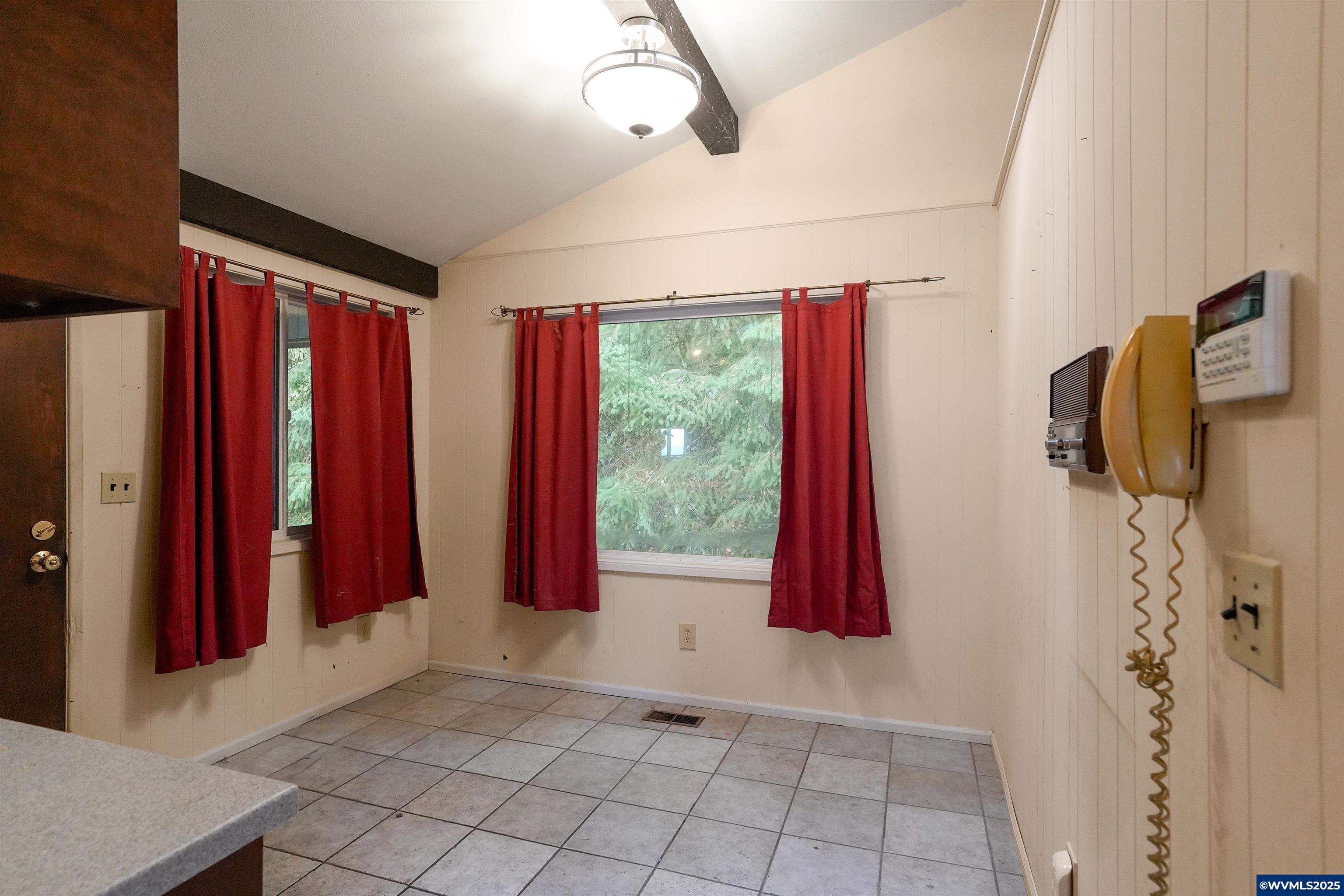 7885 NW Ridgewood Dr