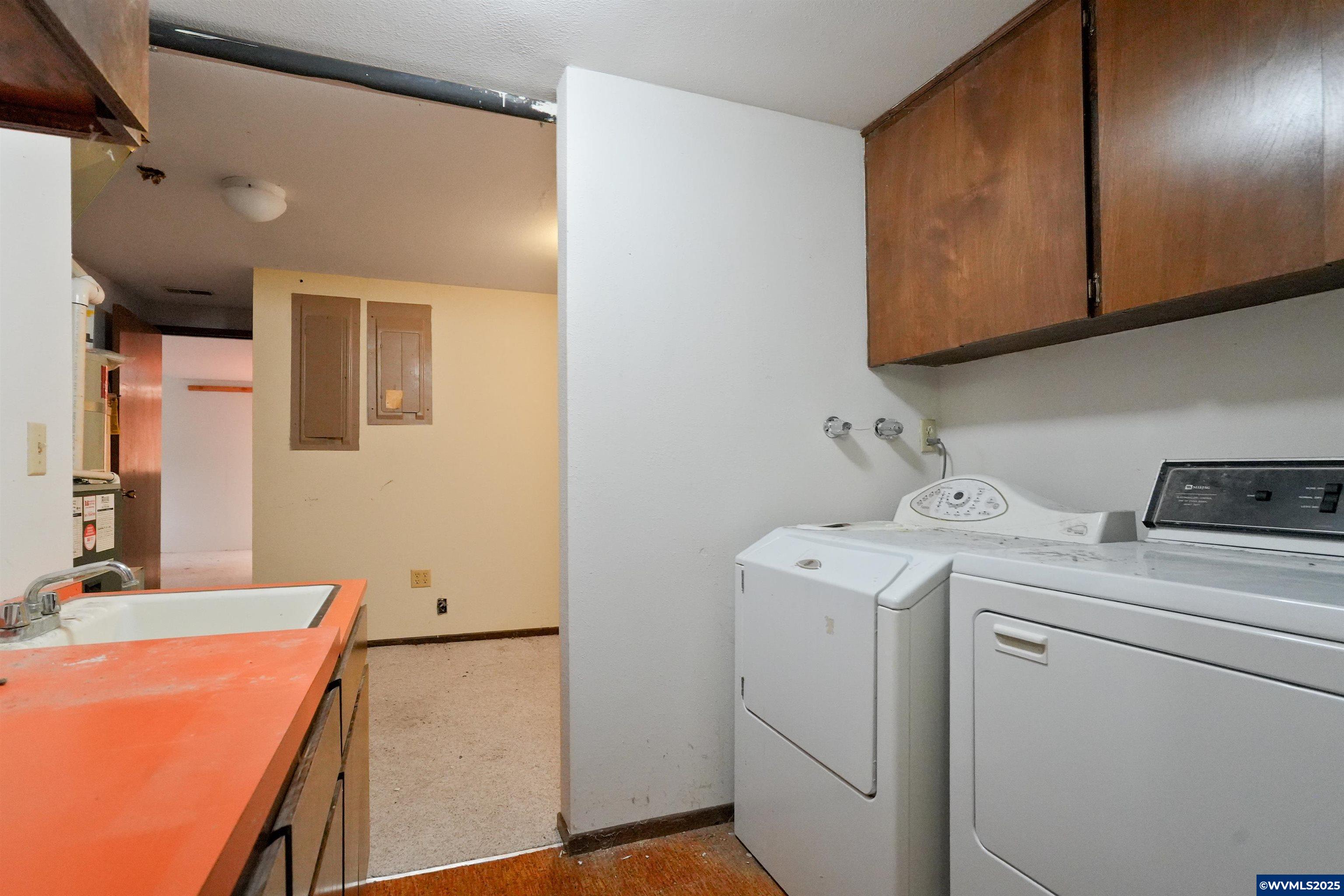 7885 NW Ridgewood Dr