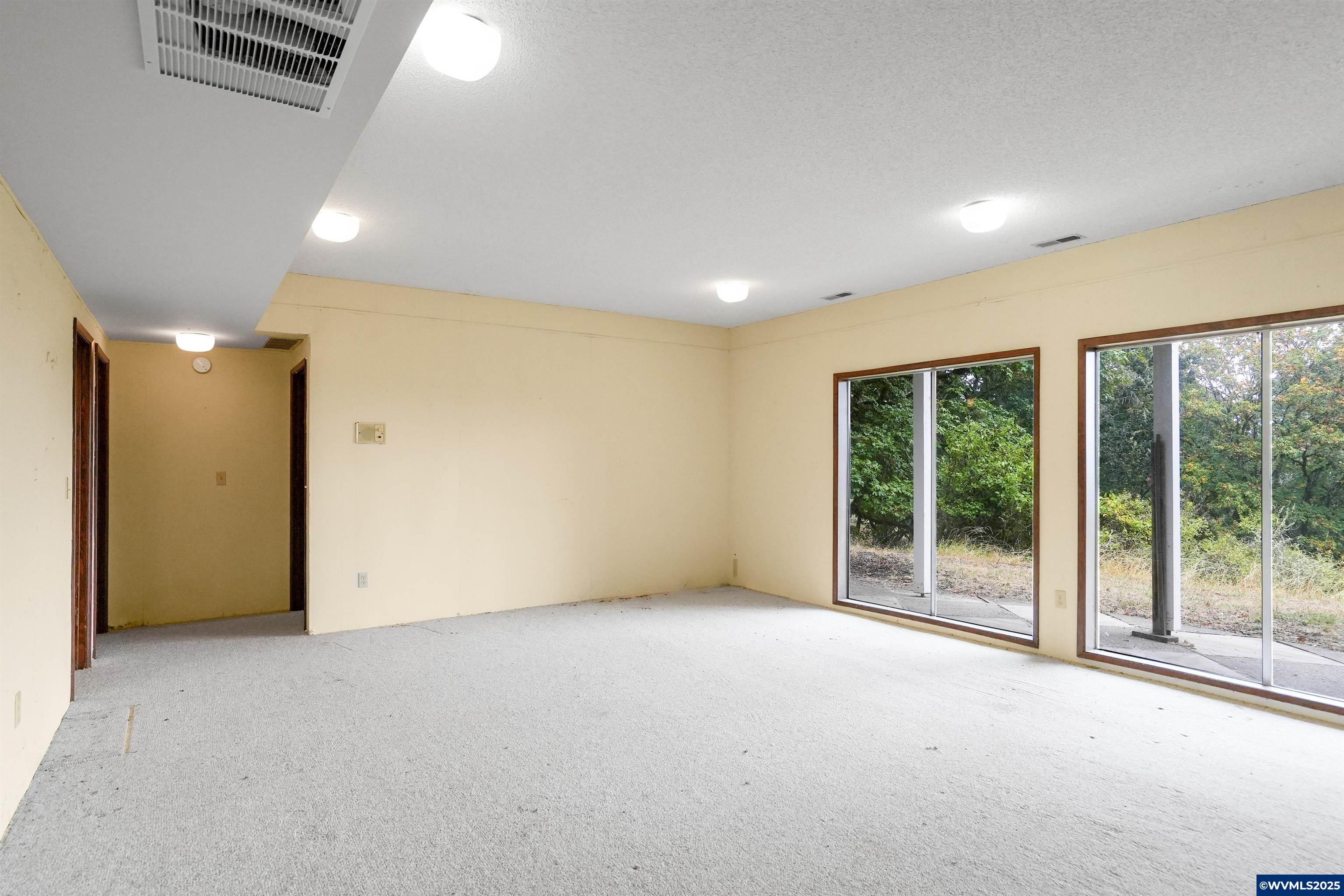 7885 NW Ridgewood Dr