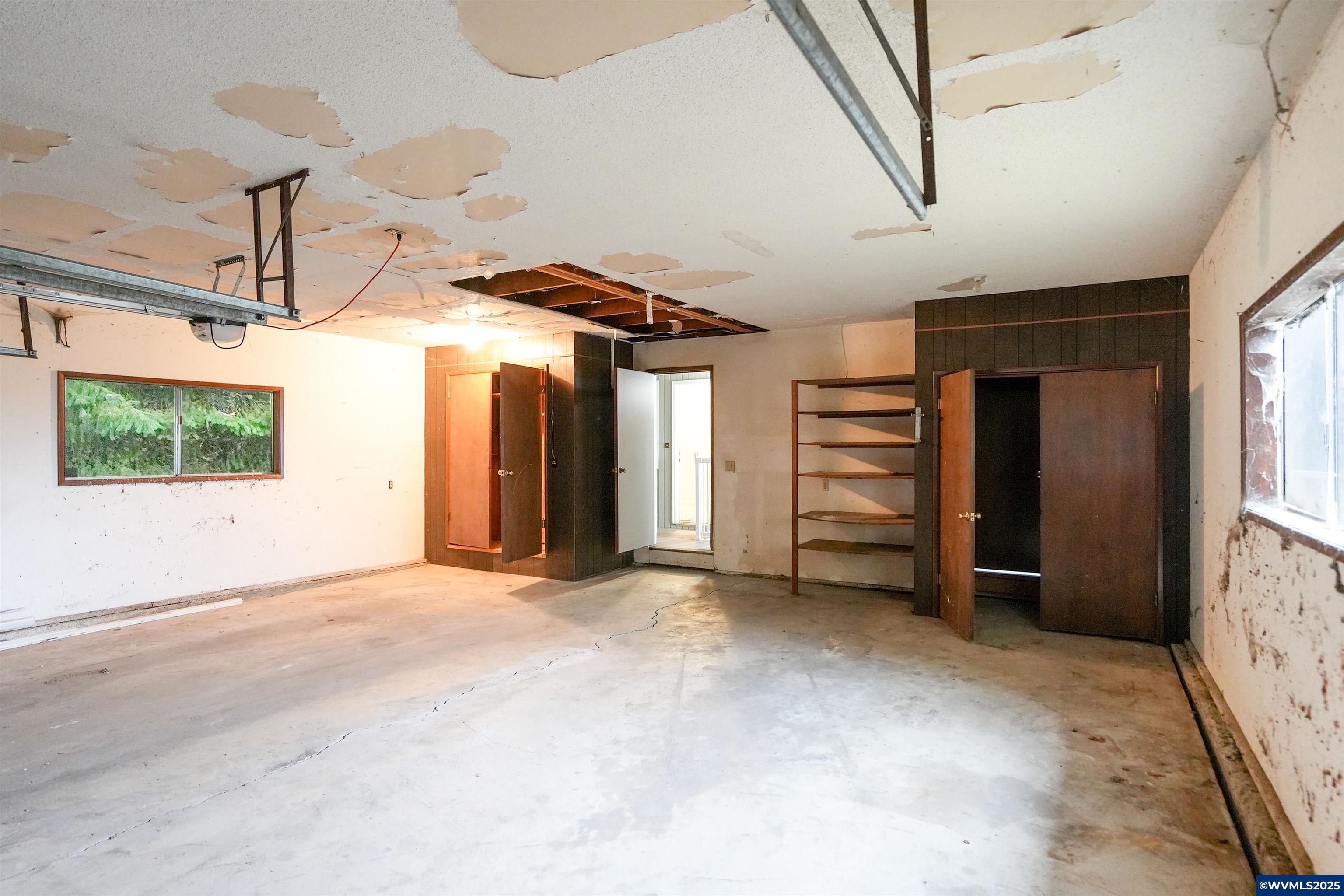 7885 NW Ridgewood Dr