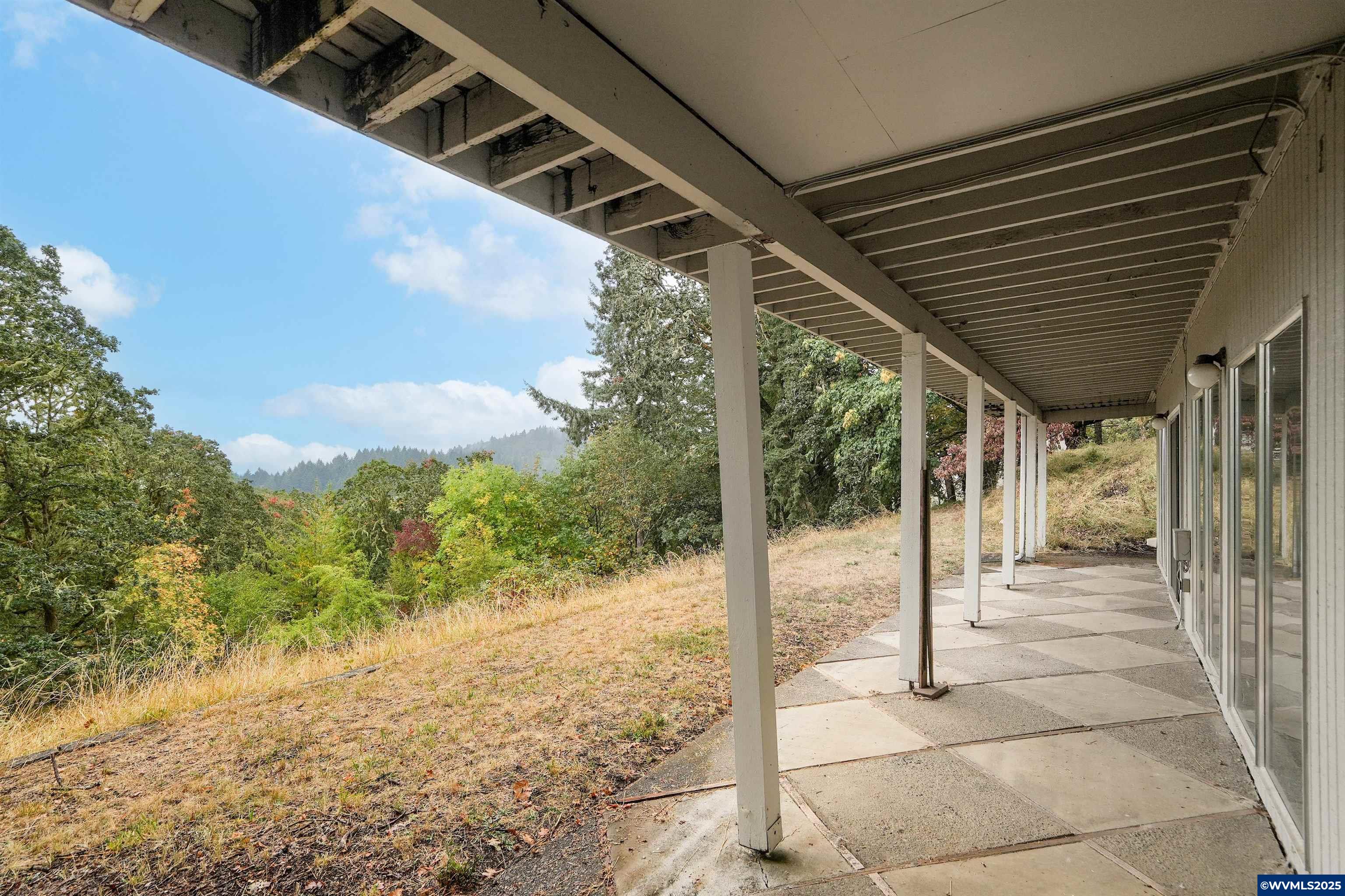 7885 NW Ridgewood Dr