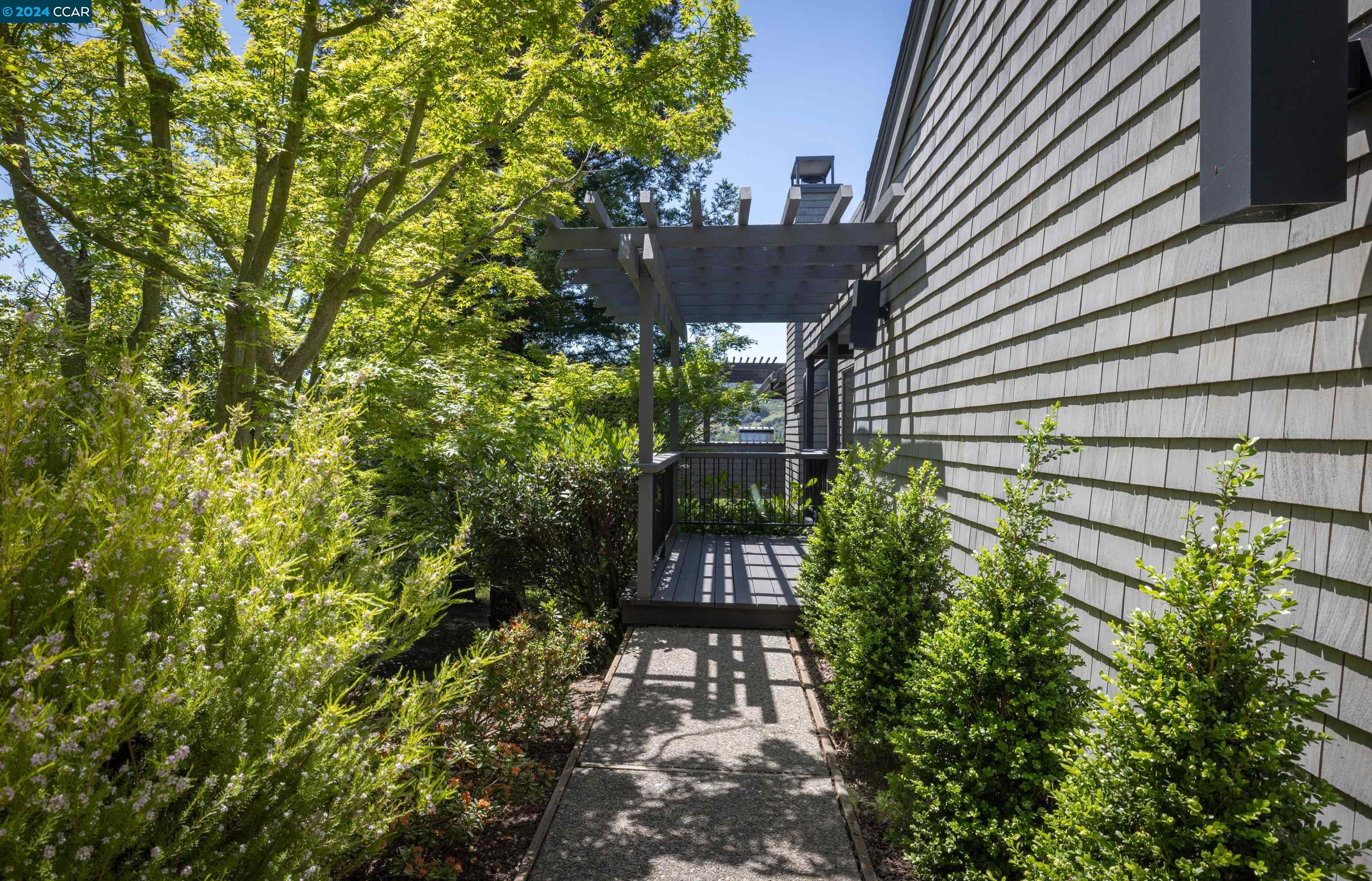 432 Ridge Gate Rd