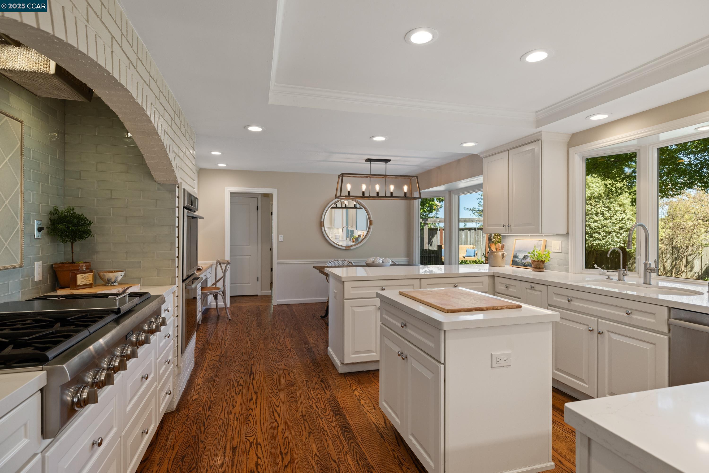 1103 Country Club Dr