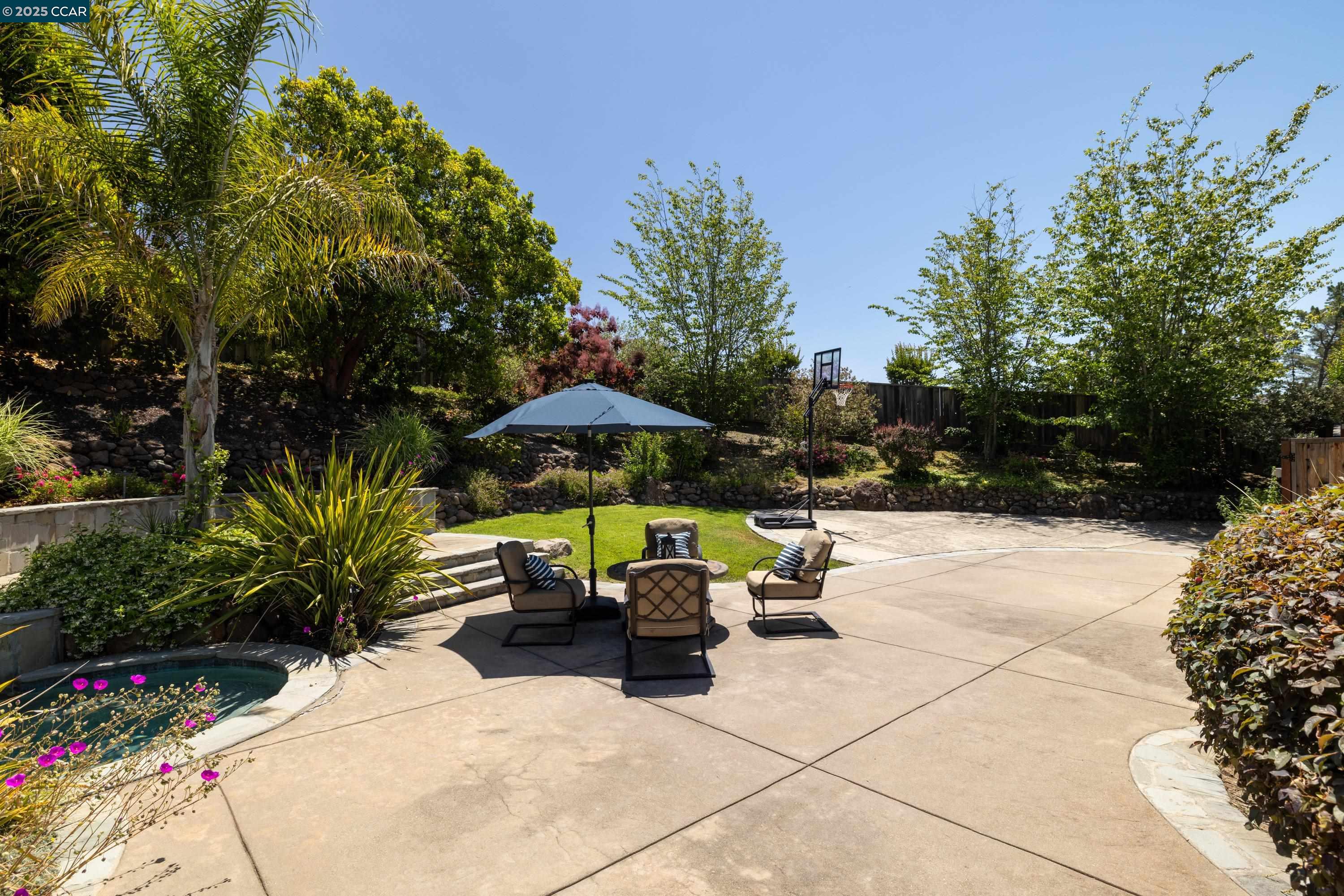1103 Country Club Dr