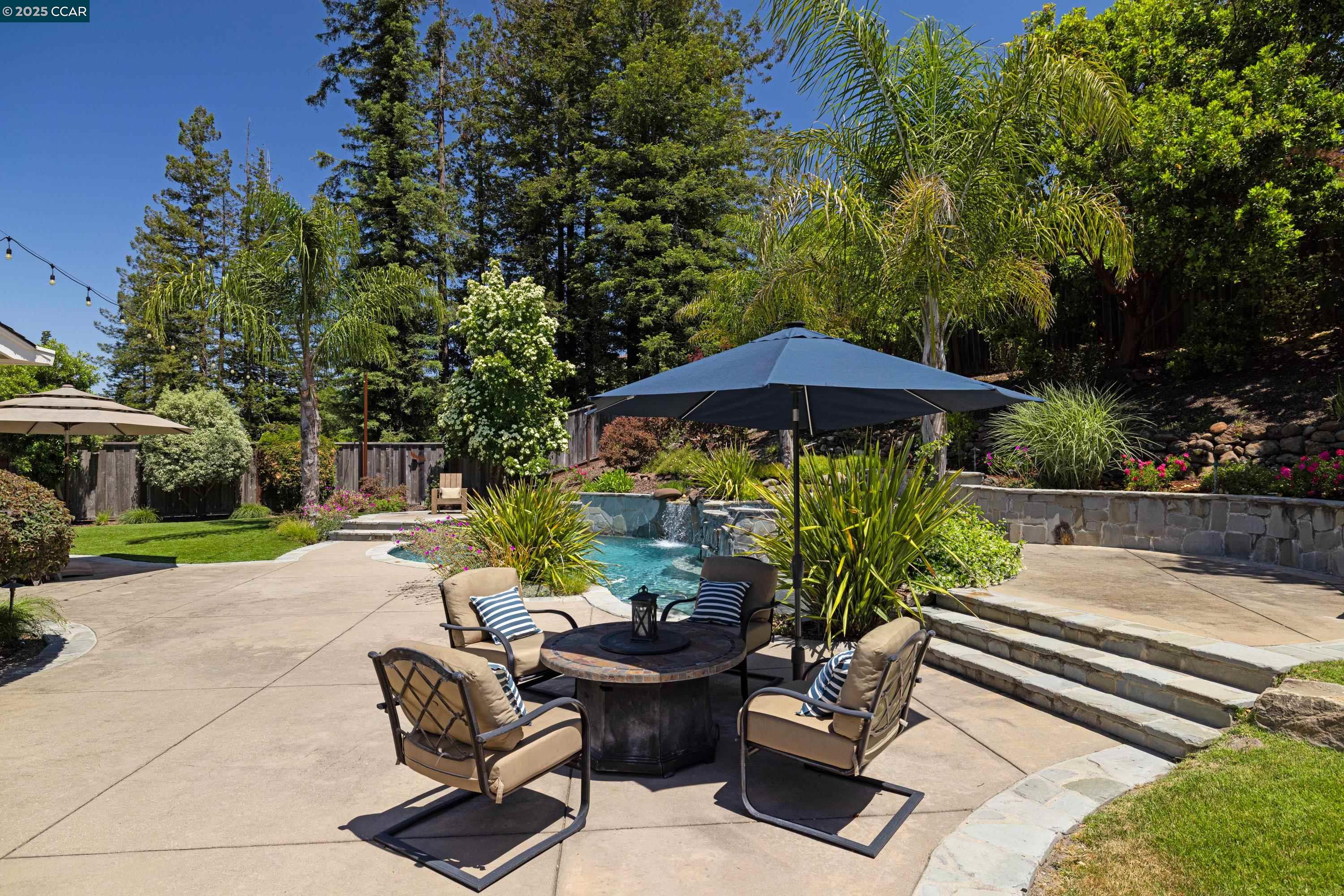 1103 Country Club Dr