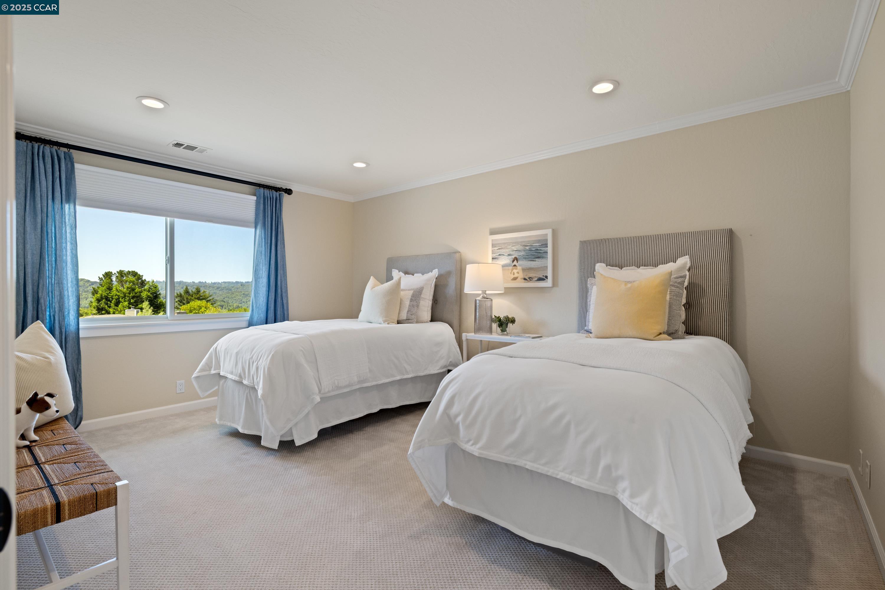 1103 Country Club Dr