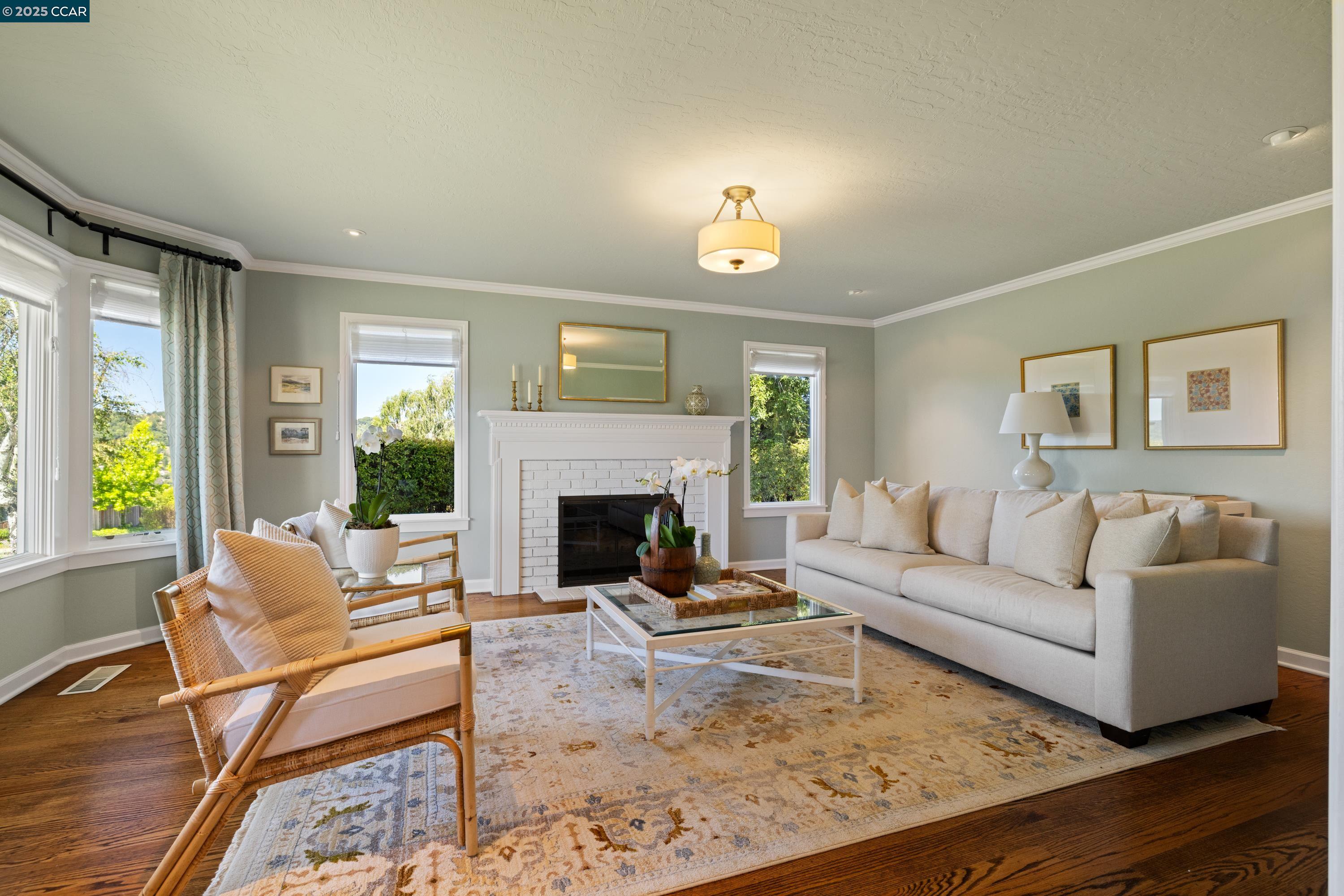 1103 Country Club Dr