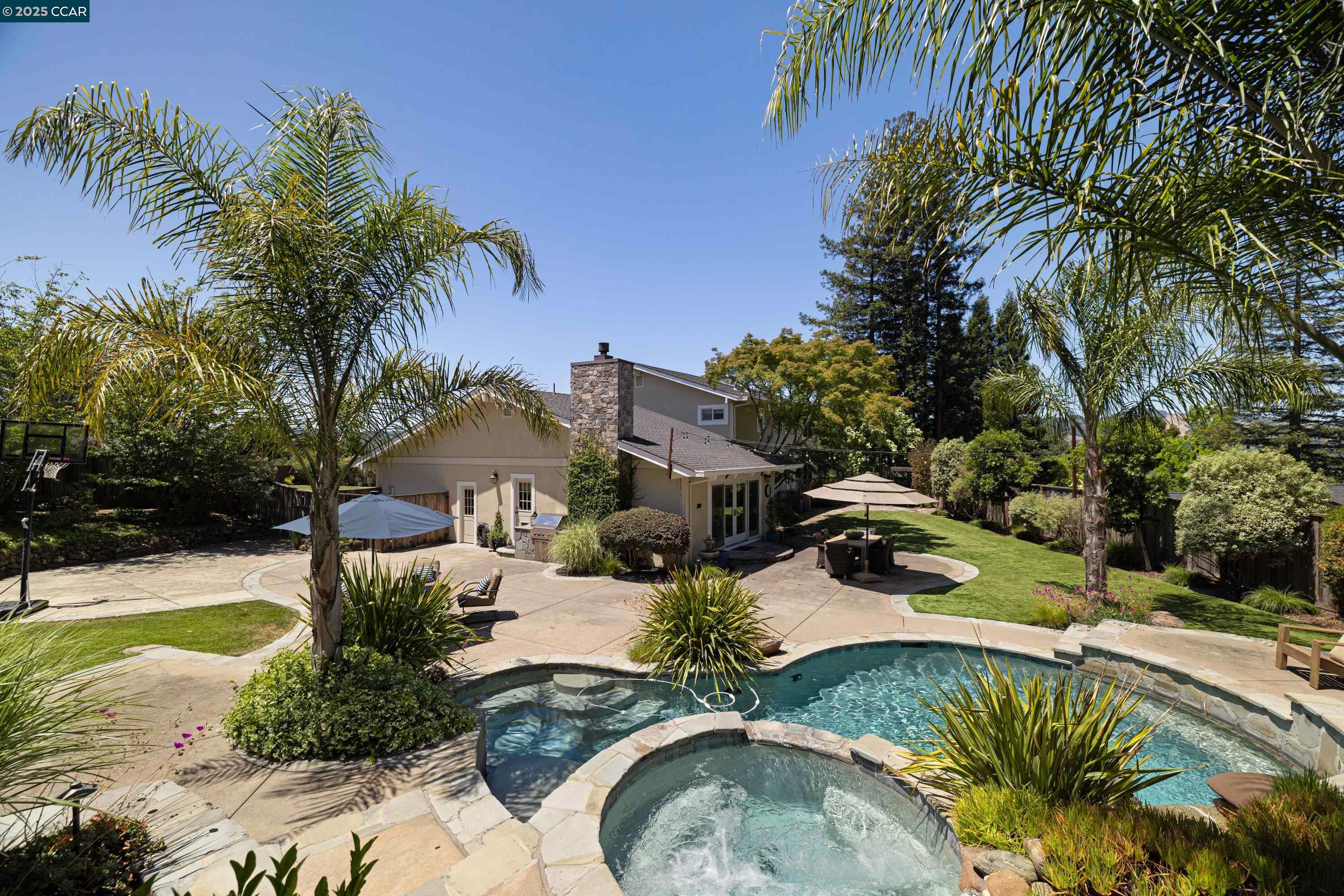 1103 Country Club Dr