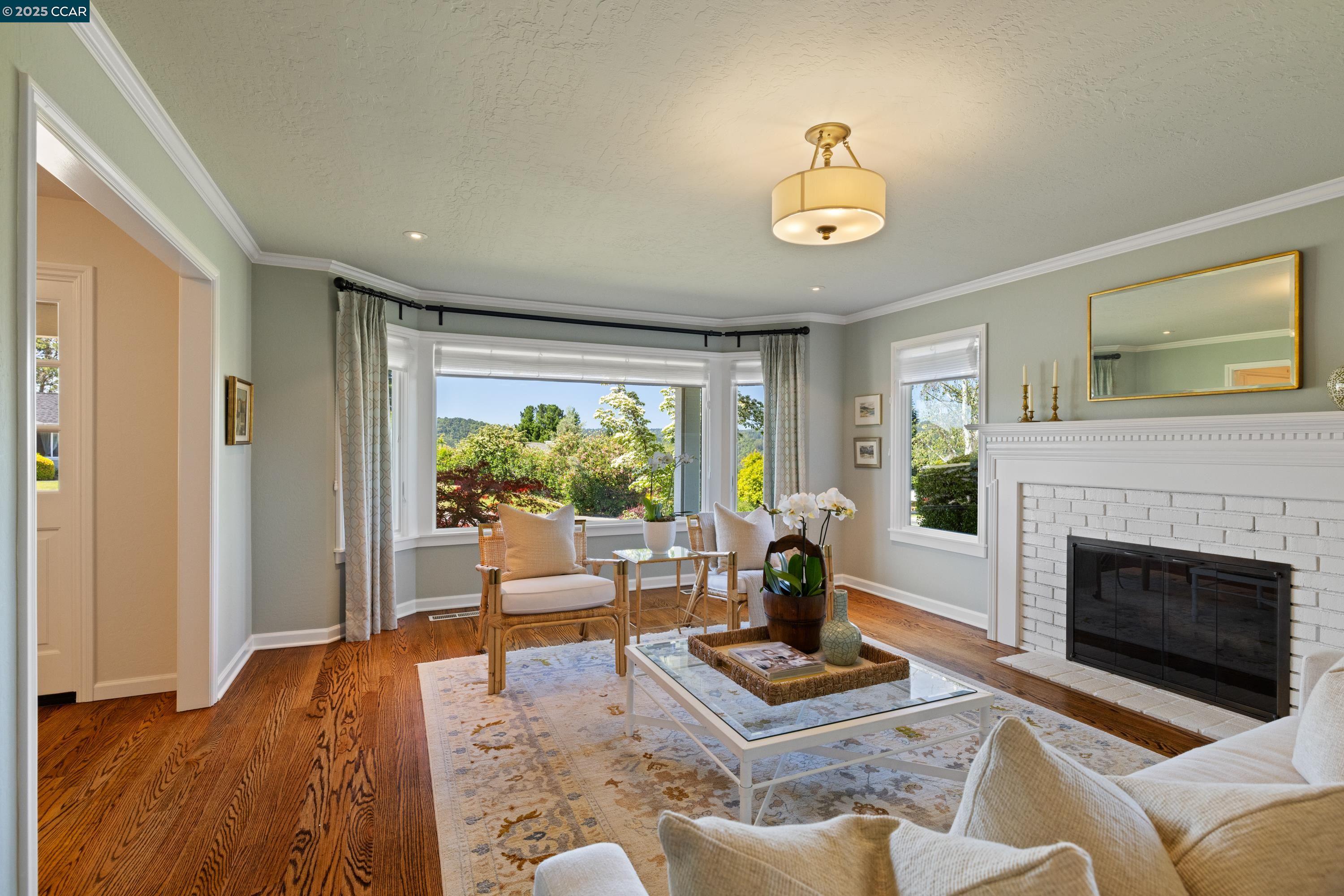 1103 Country Club Dr
