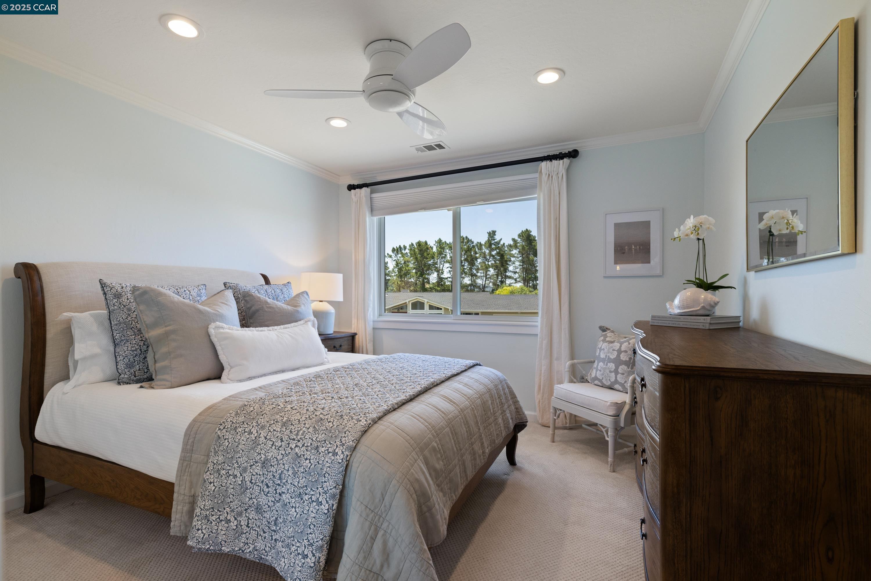 1103 Country Club Dr