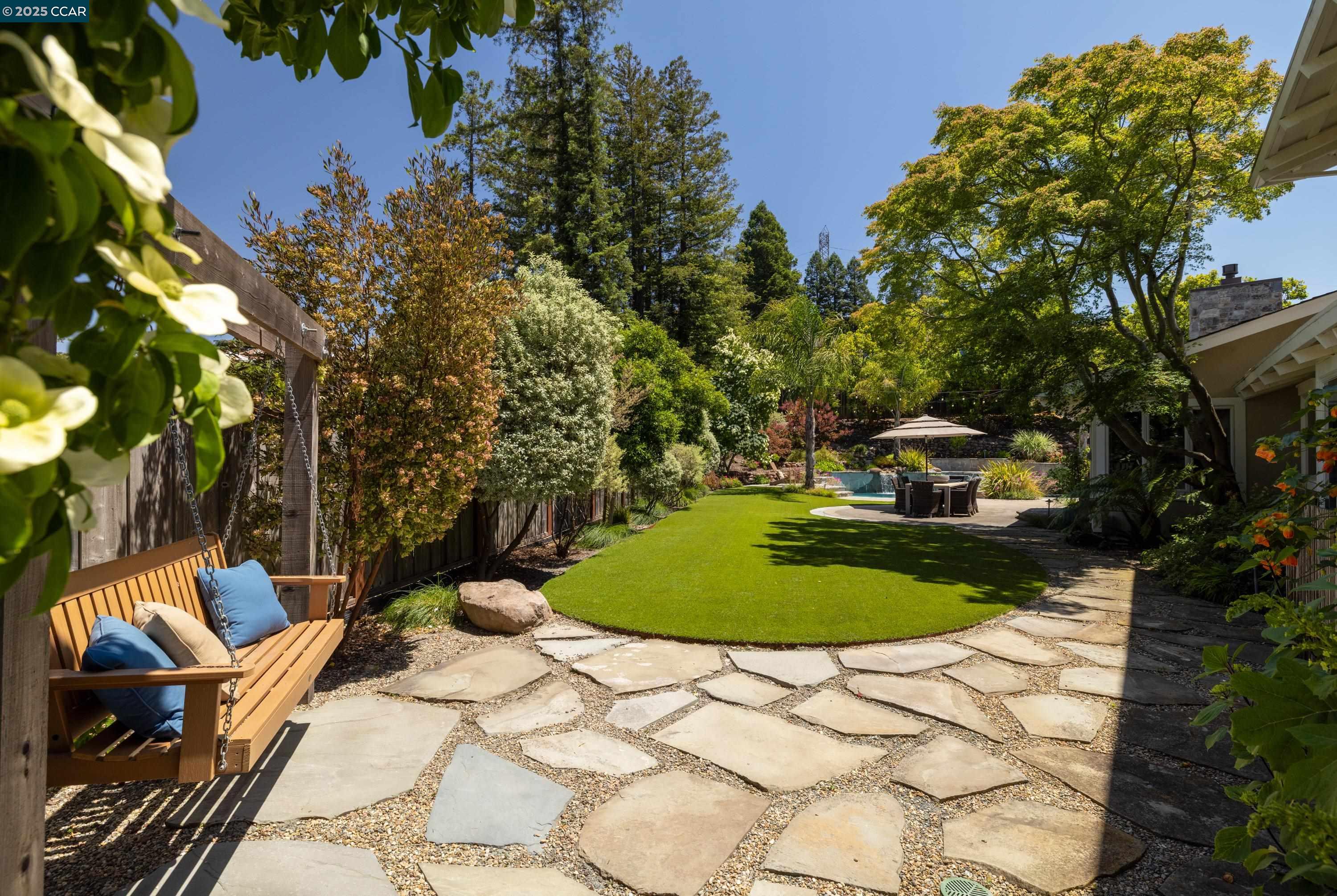 1103 Country Club Dr