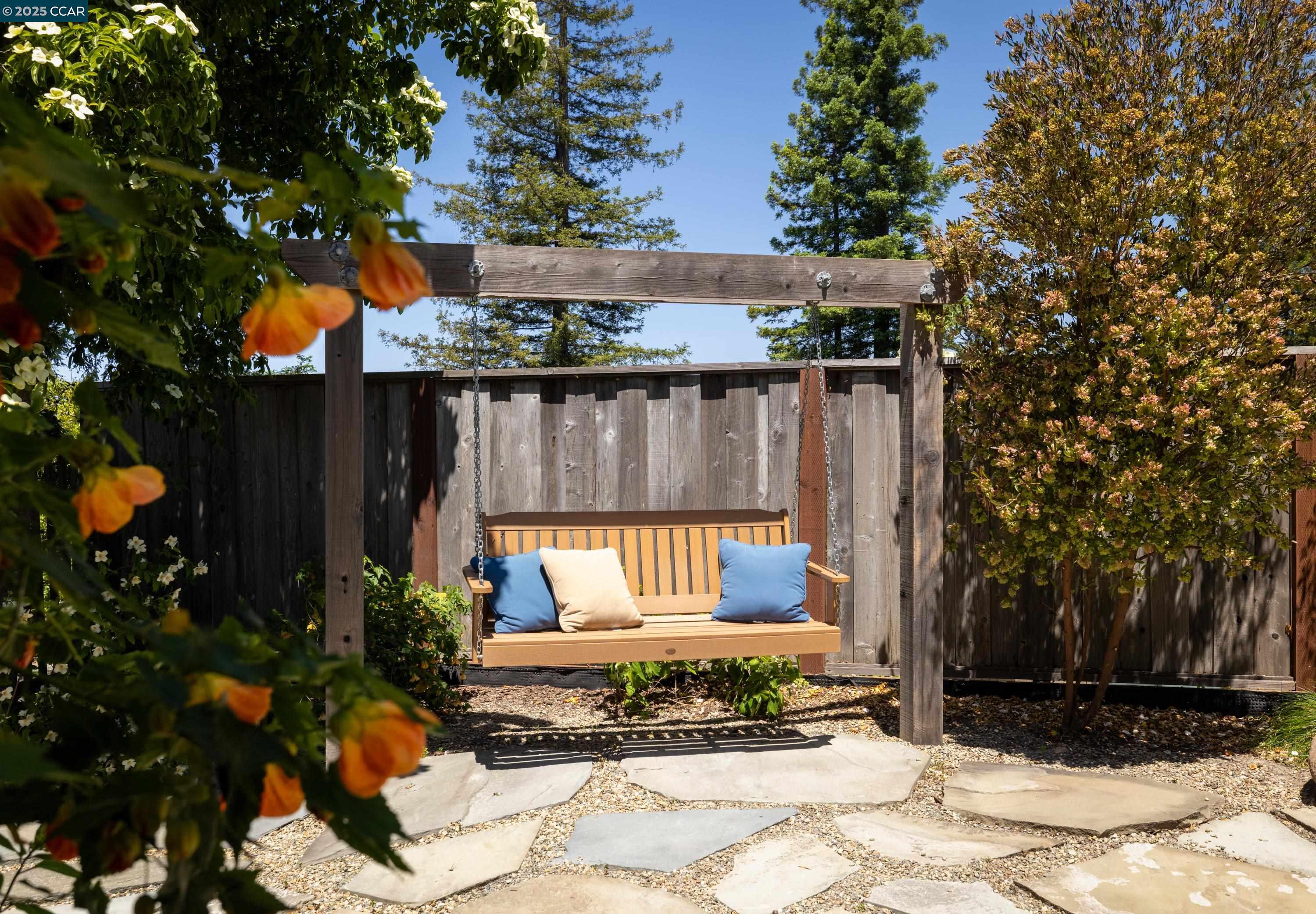 1103 Country Club Dr