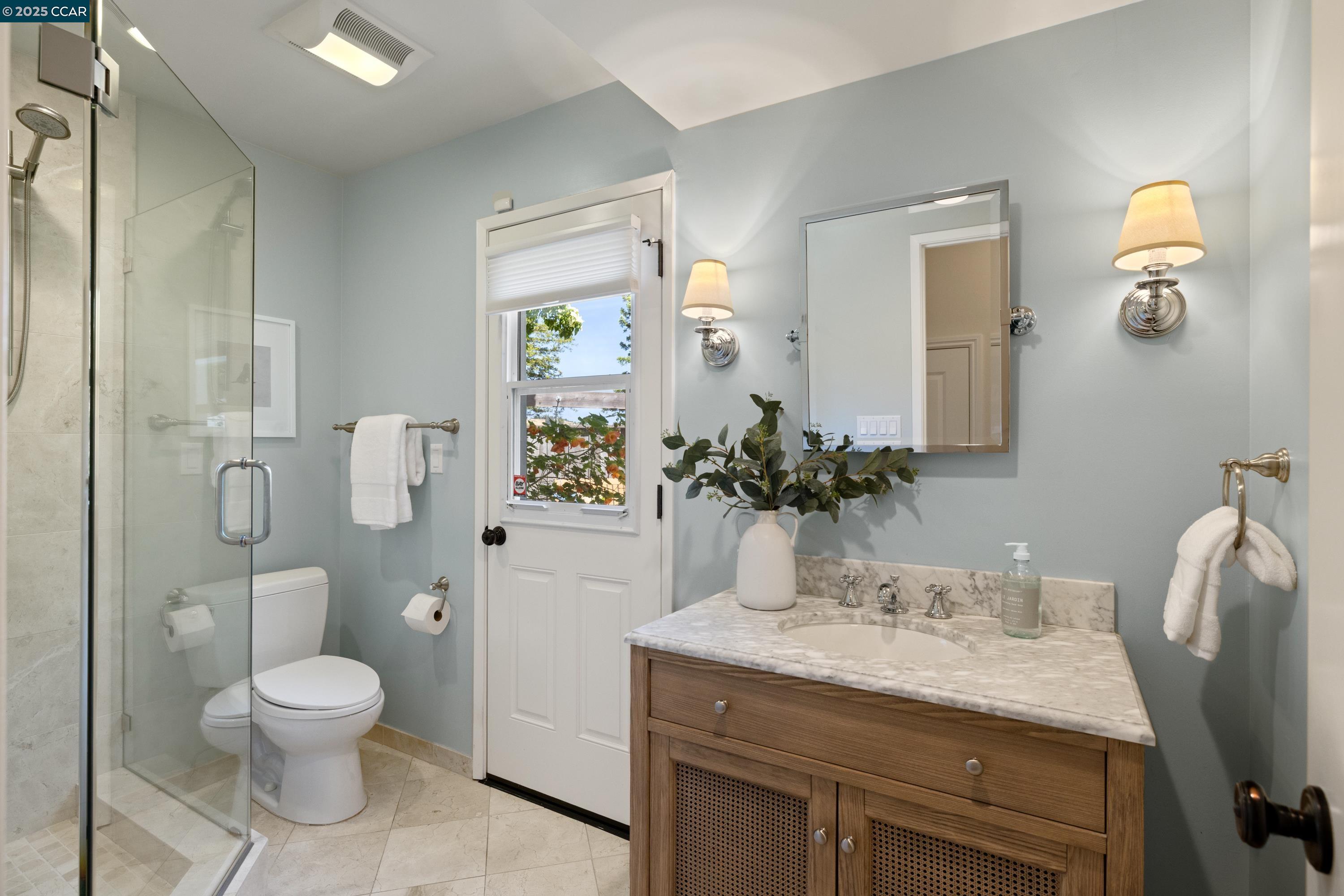 1103 Country Club Dr