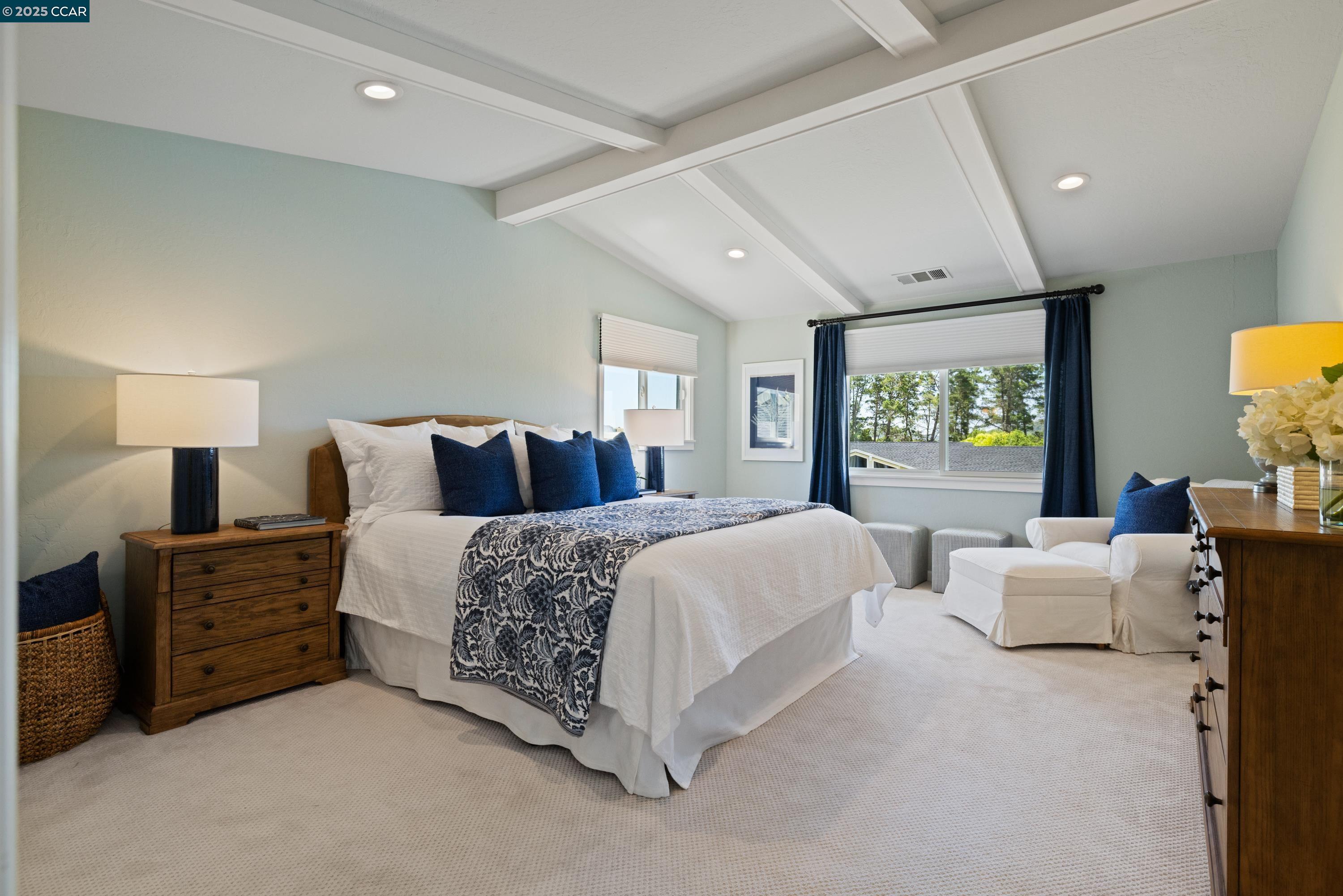1103 Country Club Dr