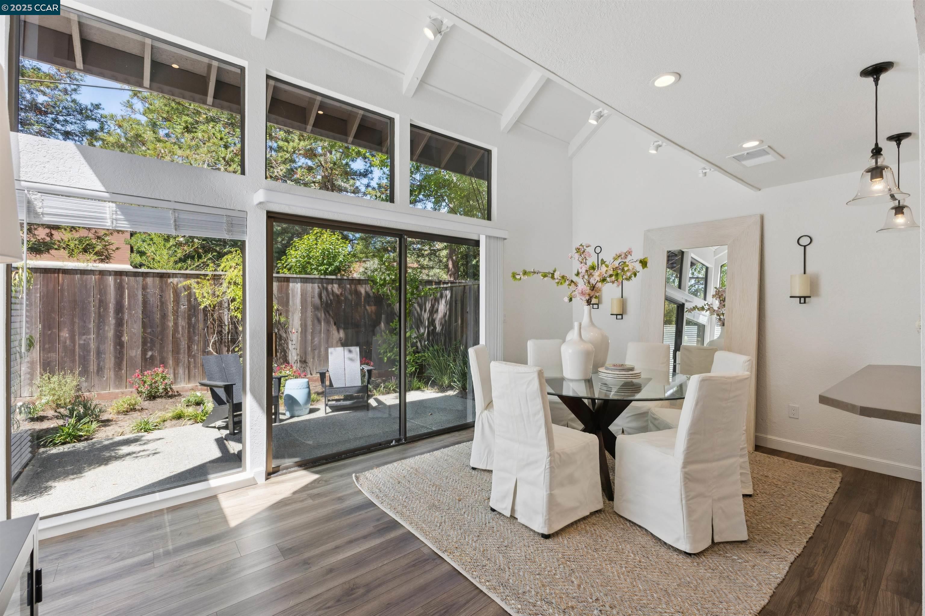 7 Songbird Ct