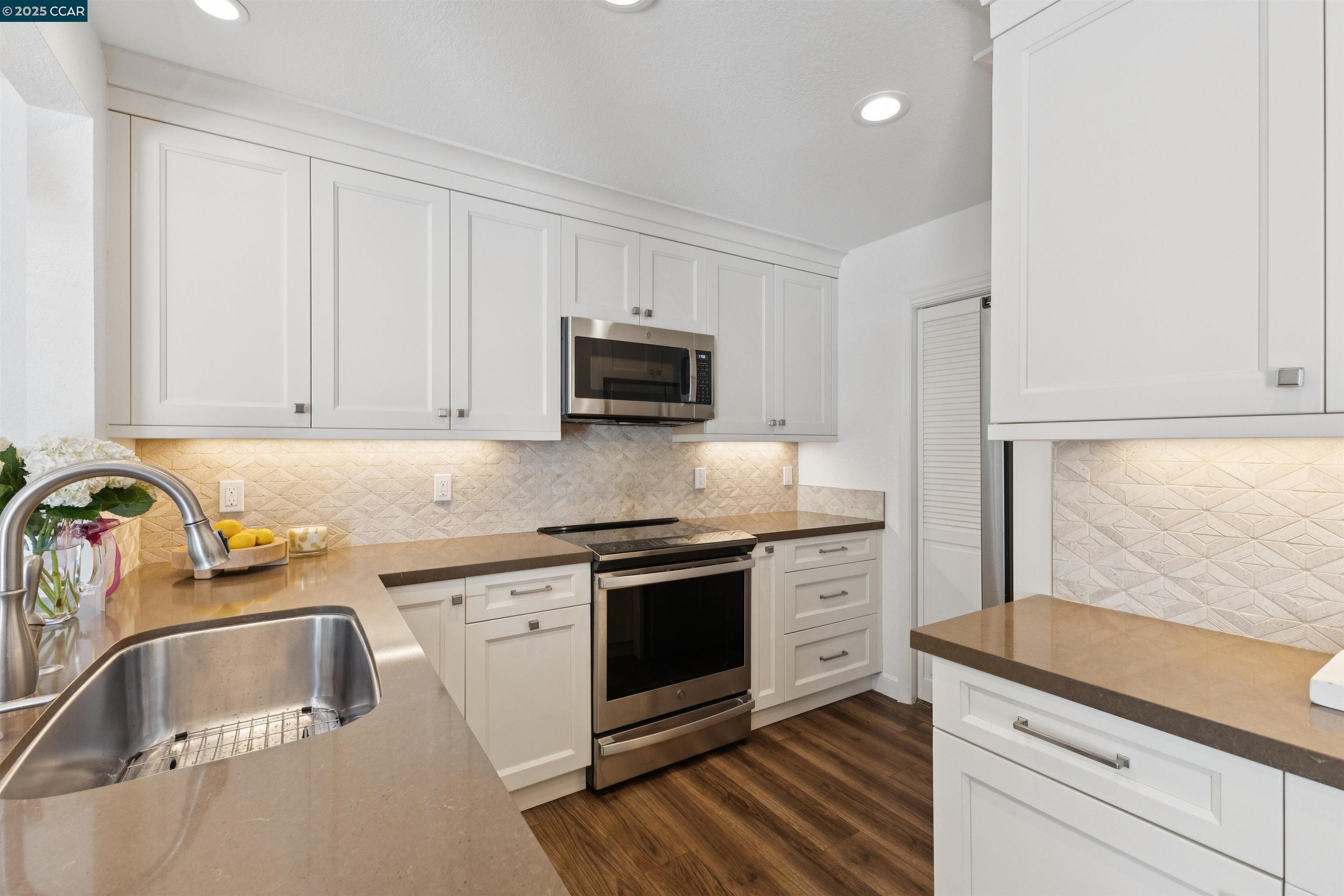 7 Songbird Ct