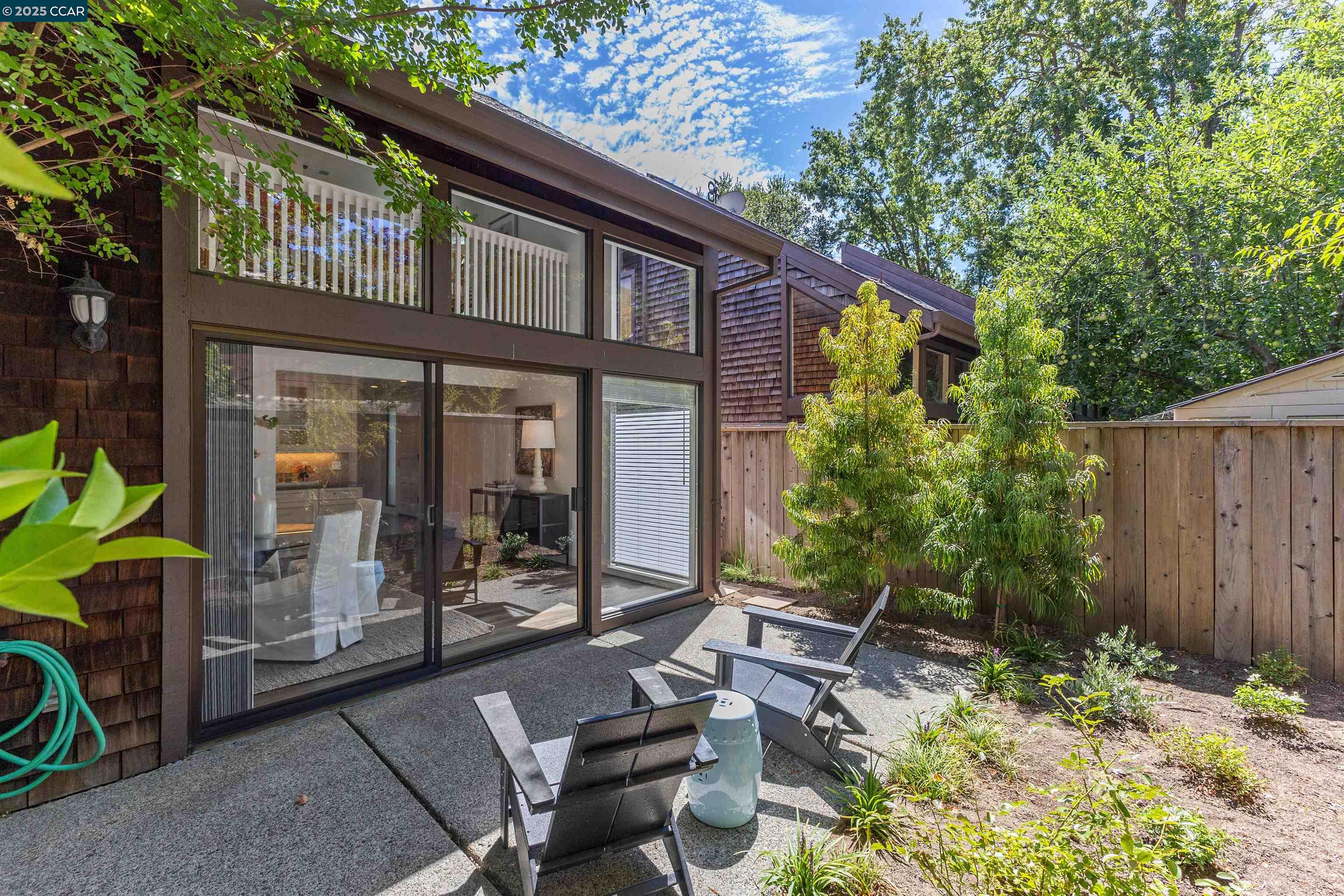 7 Songbird Ct