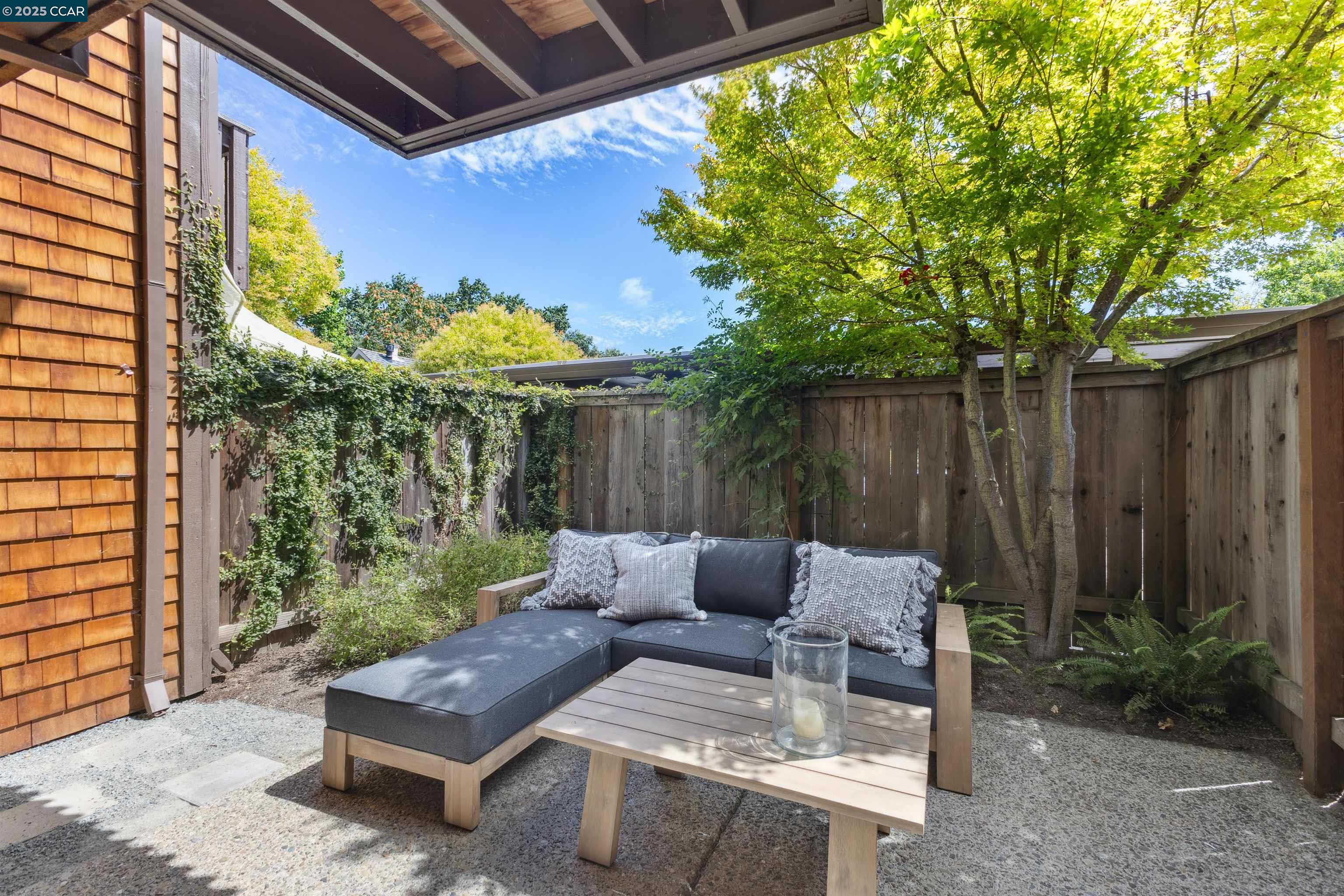 7 Songbird Ct