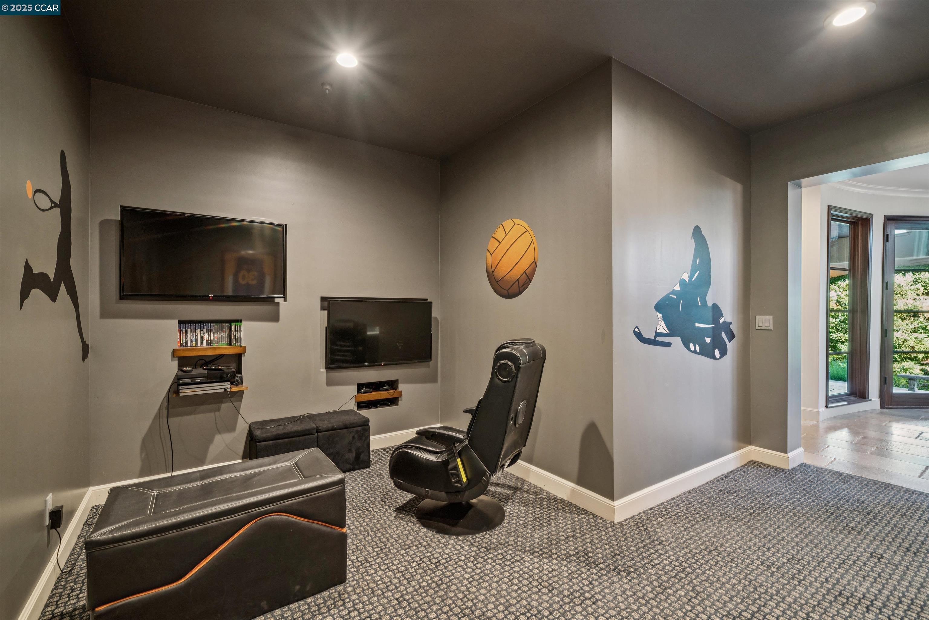 42 Tappan Ln