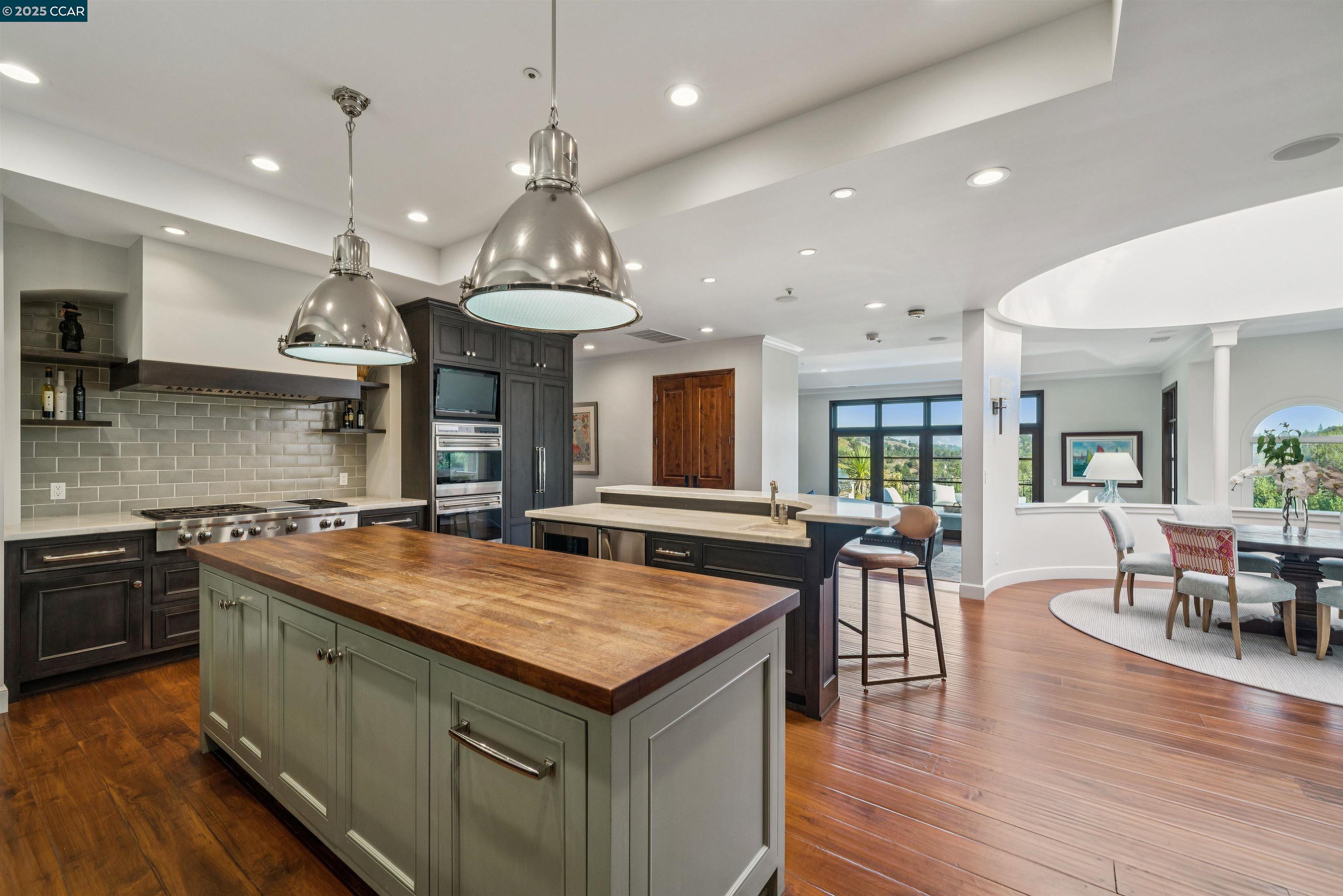 42 Tappan Ln