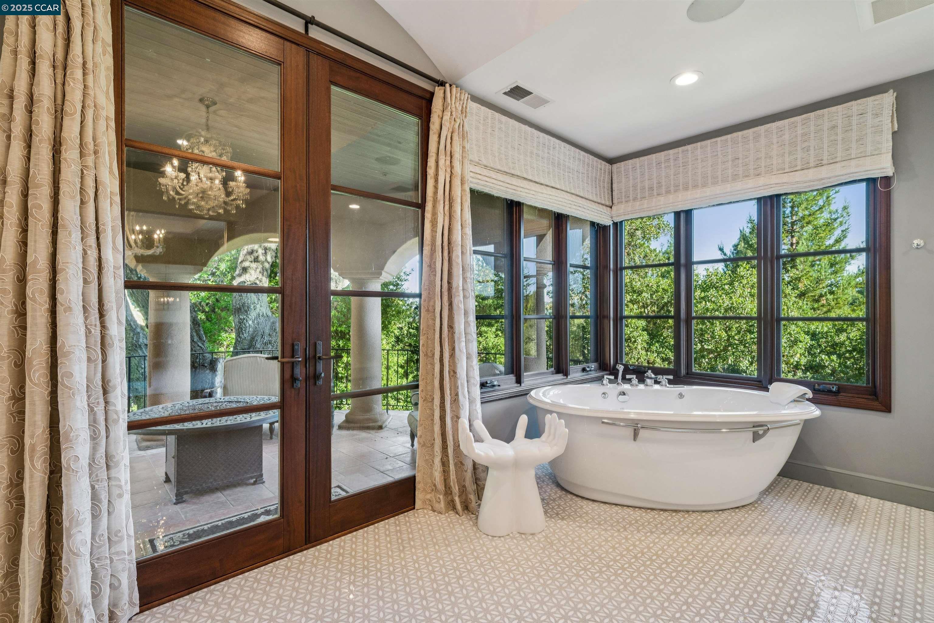 42 Tappan Ln