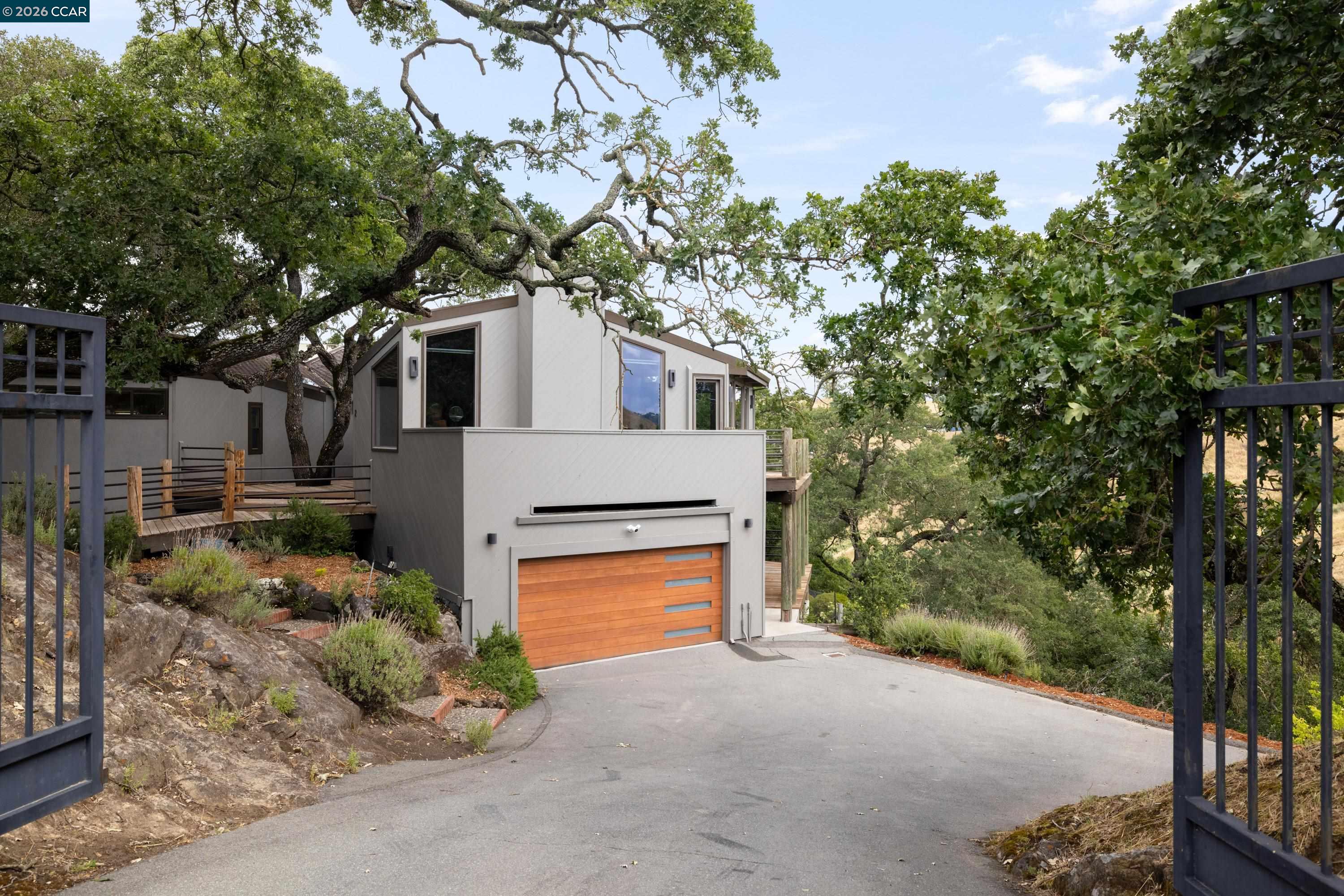 2 Leeward Glen