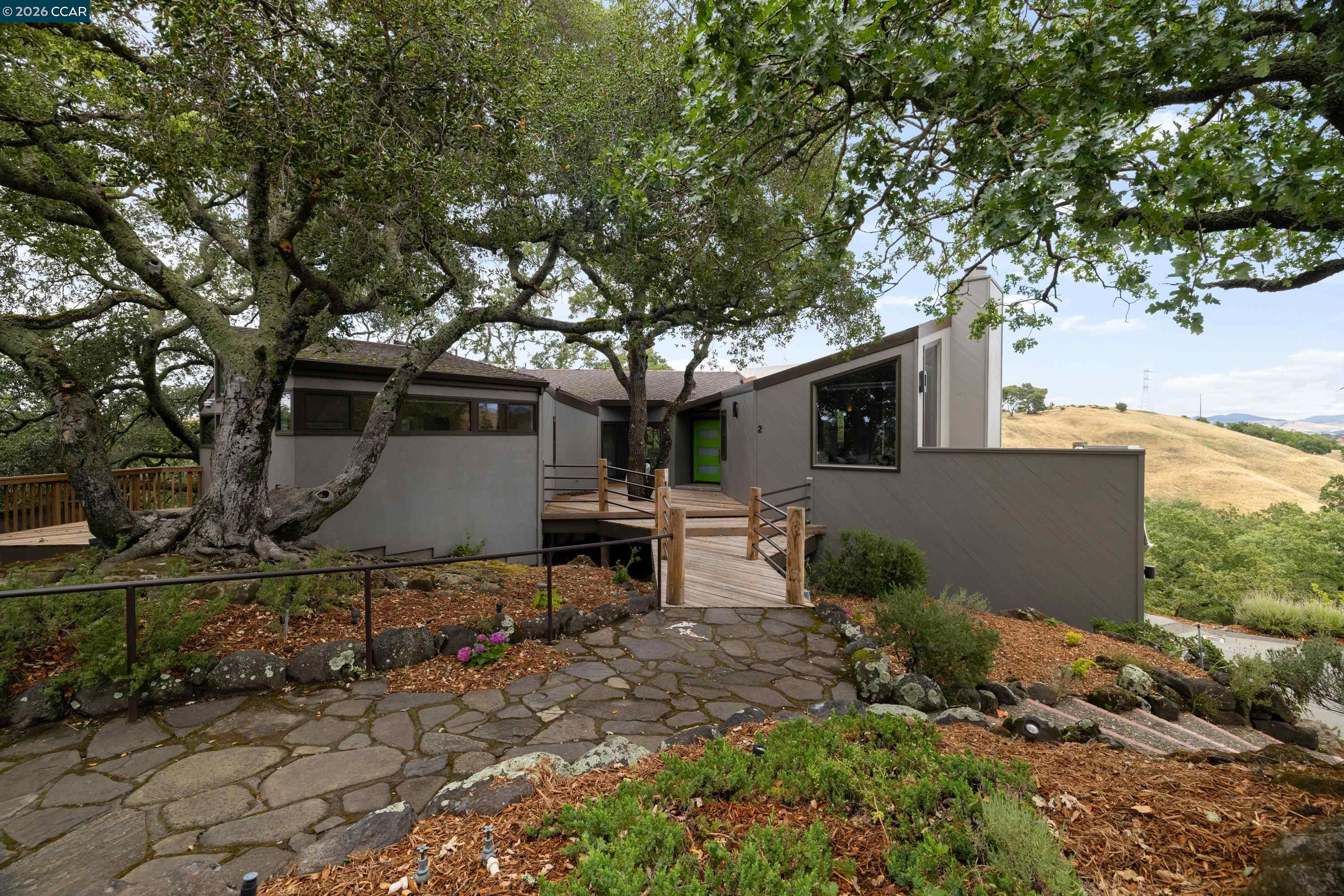 2 Leeward Glen