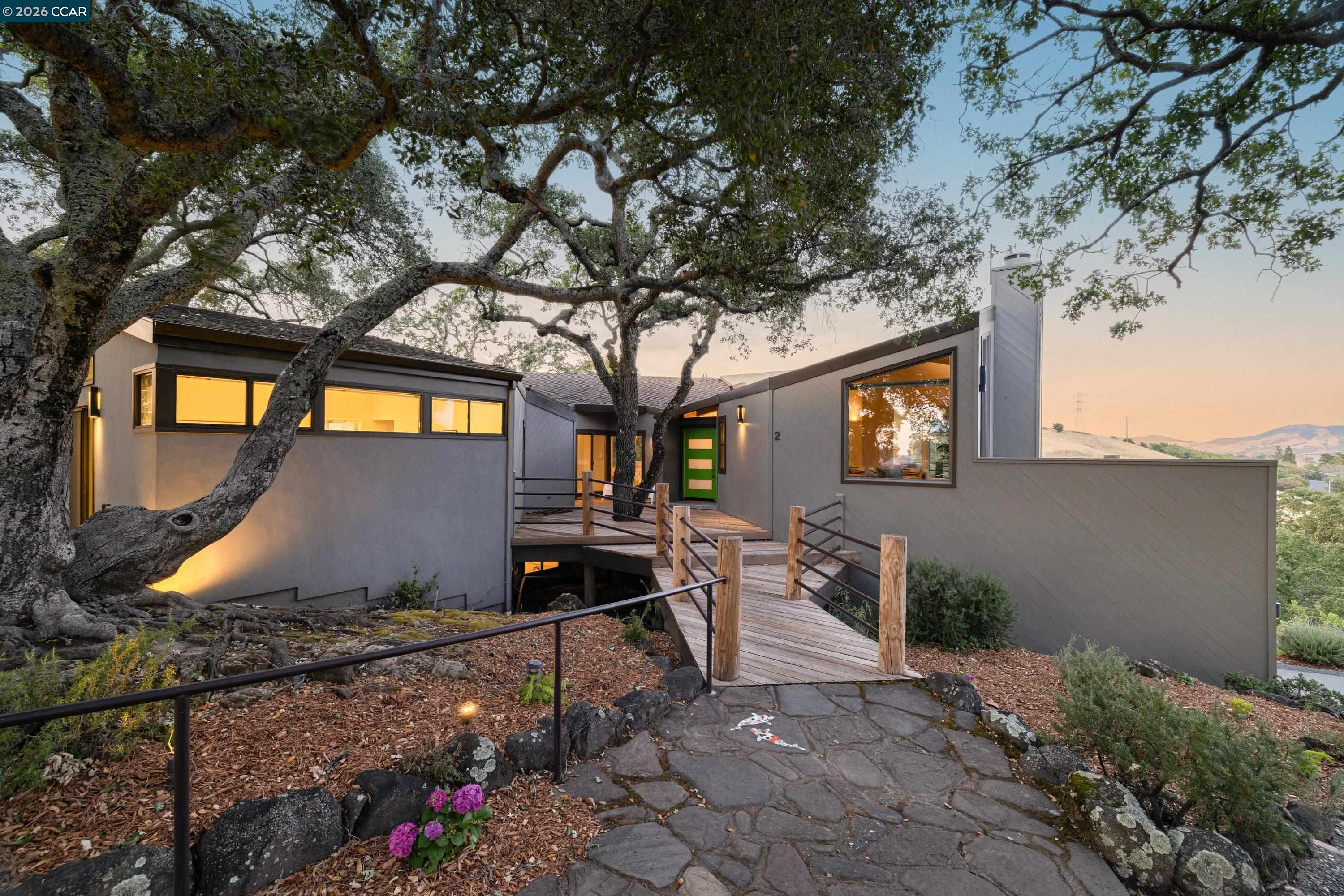 2 Leeward Glen