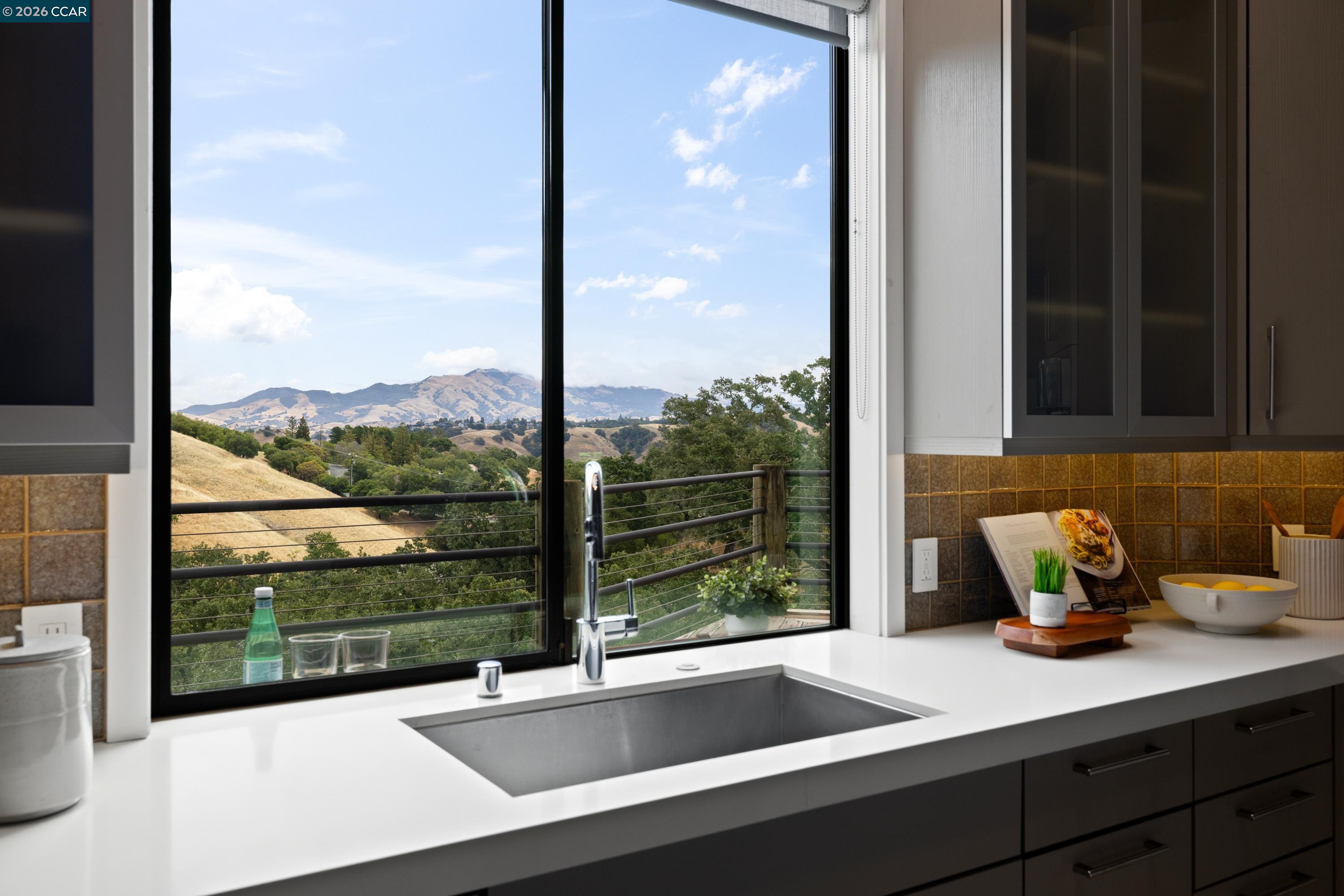 2 Leeward Glen