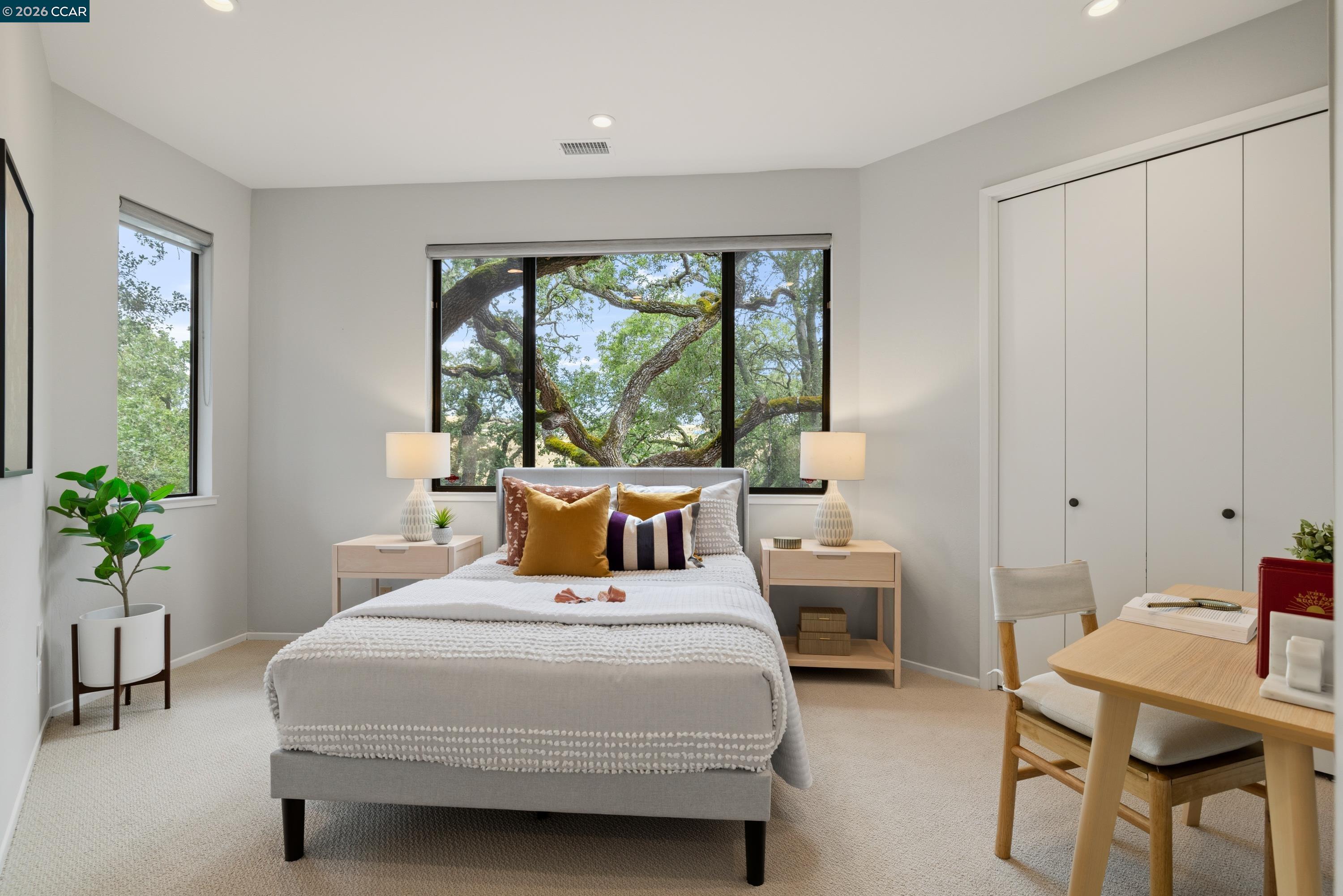 2 Leeward Glen
