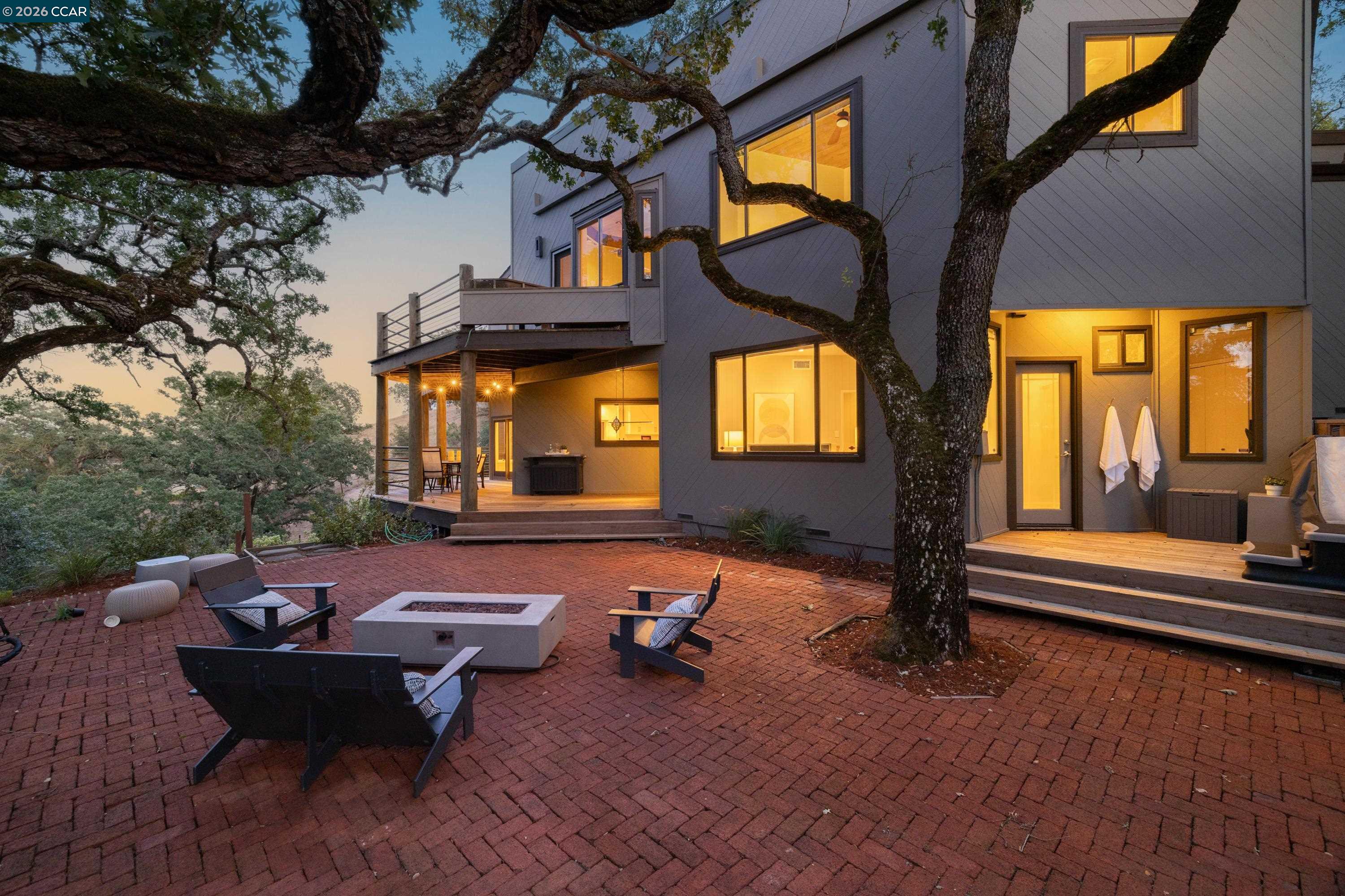 2 Leeward Glen