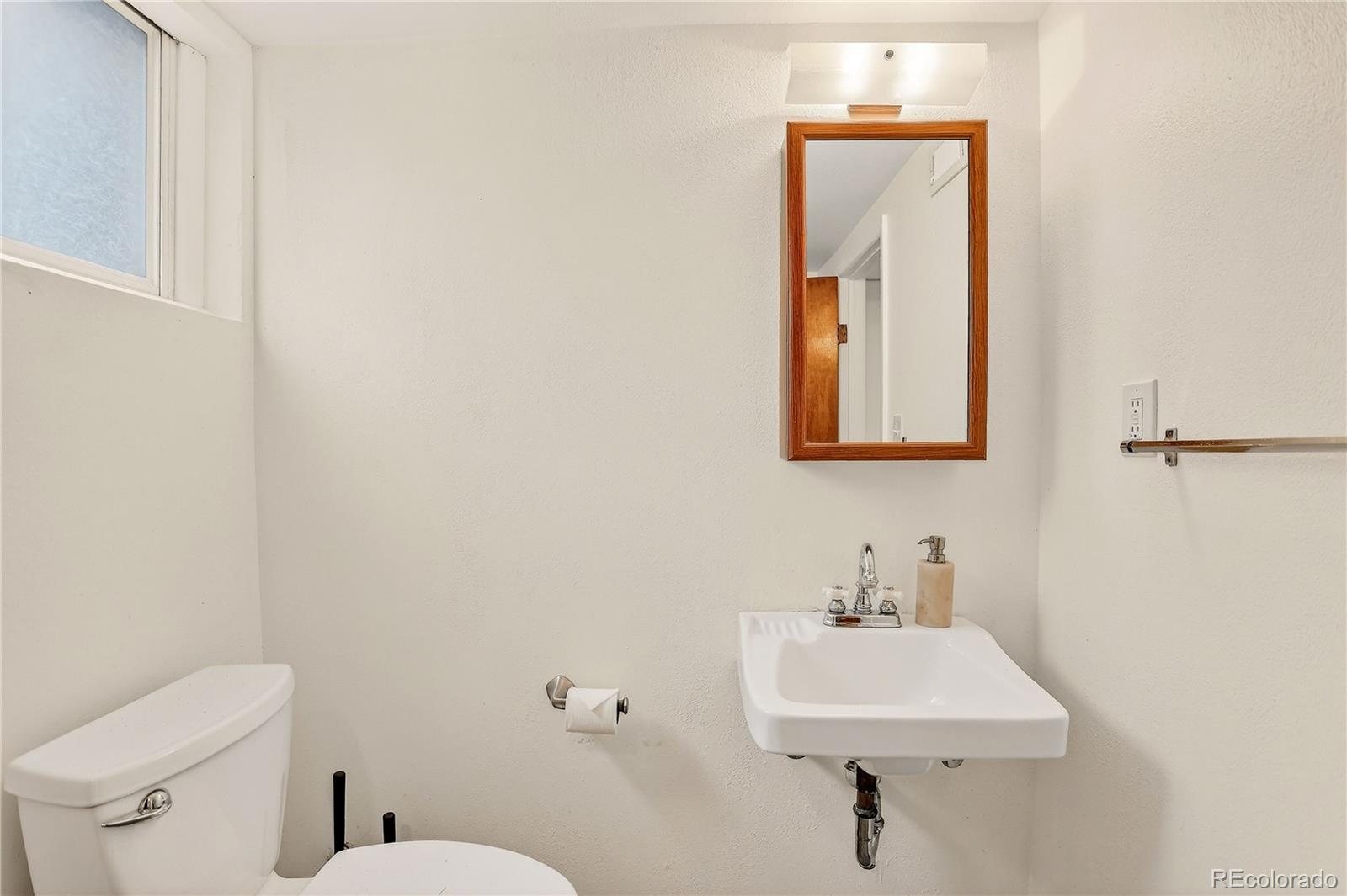 2862 S Zenobia Street