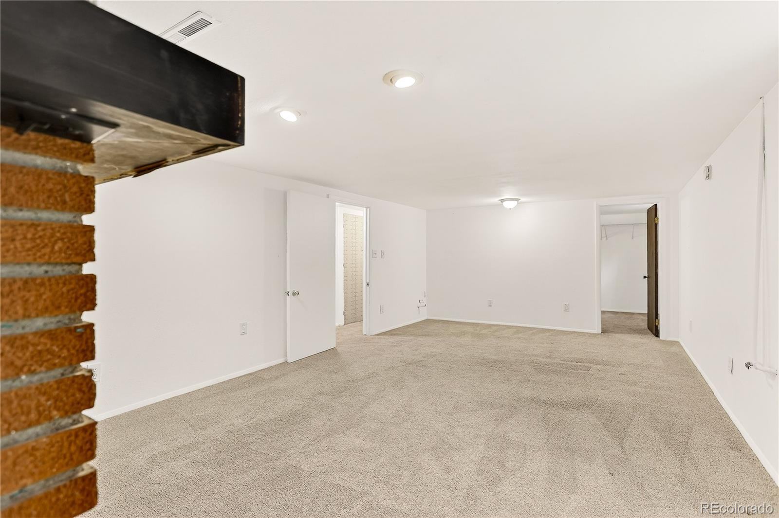 2862 S Zenobia Street