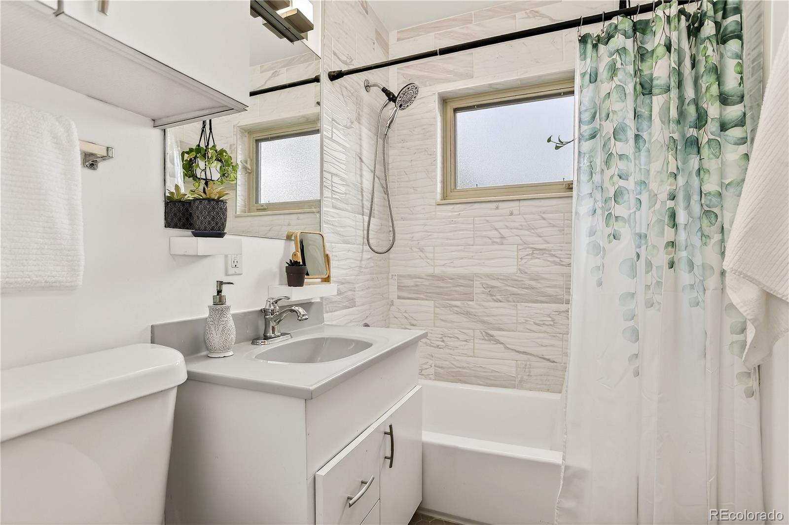 2862 S Zenobia Street