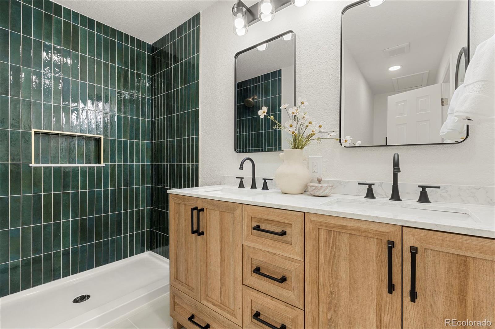 2660 S Dahlia Street