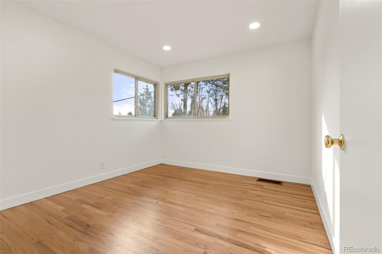 2660 S Dahlia Street