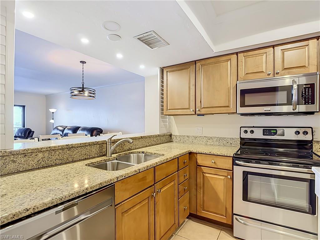 1901 Clifford ST 1003