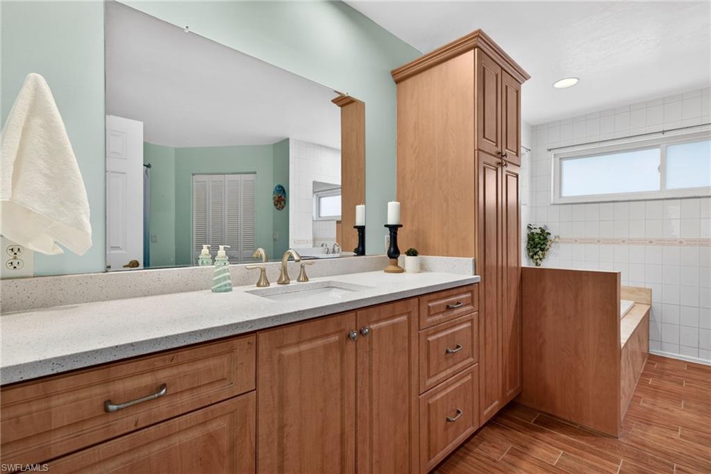 6075 Island Park CT
