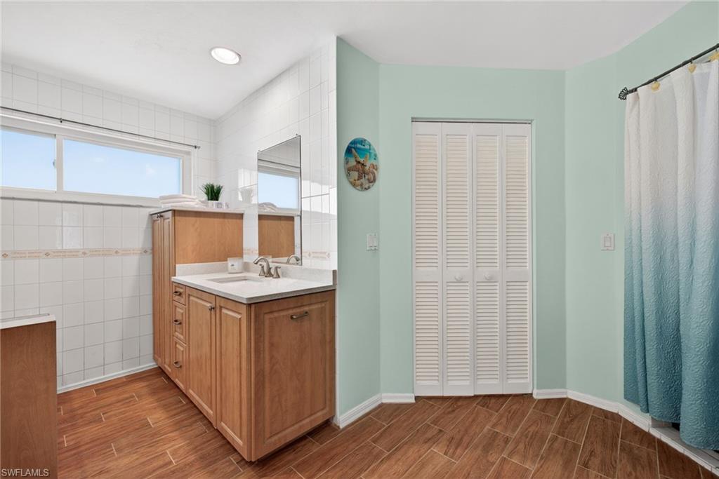 6075 Island Park CT