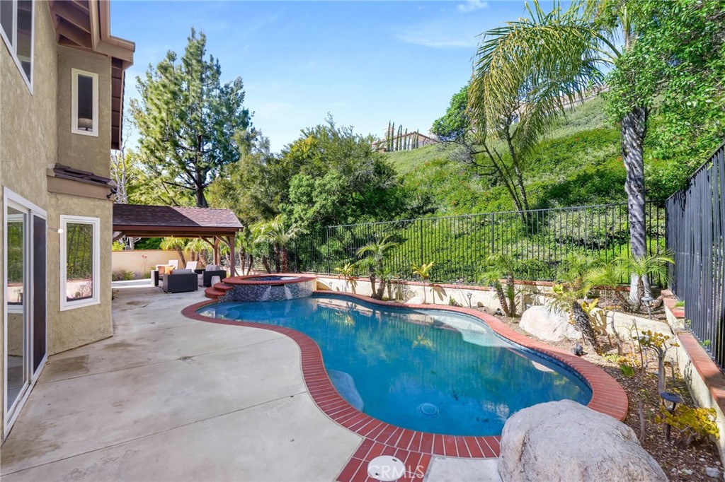 3807 E Ridgeway Road