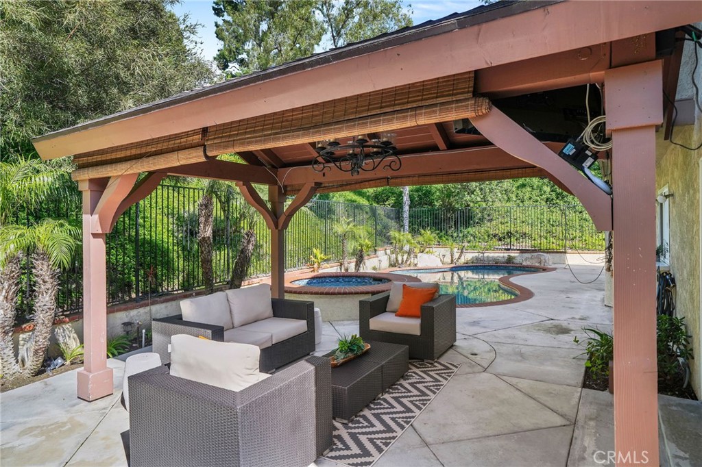 3807 E Ridgeway Road