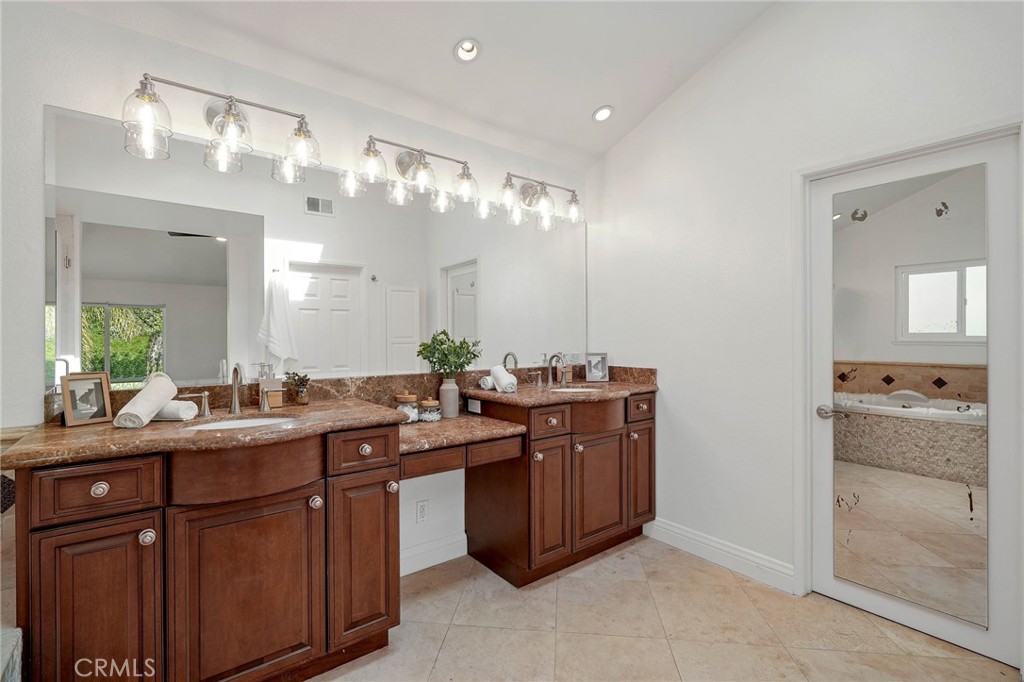 3807 E Ridgeway Road