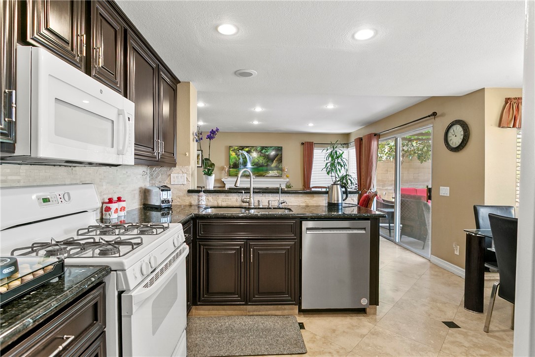 902 Highland View Drive