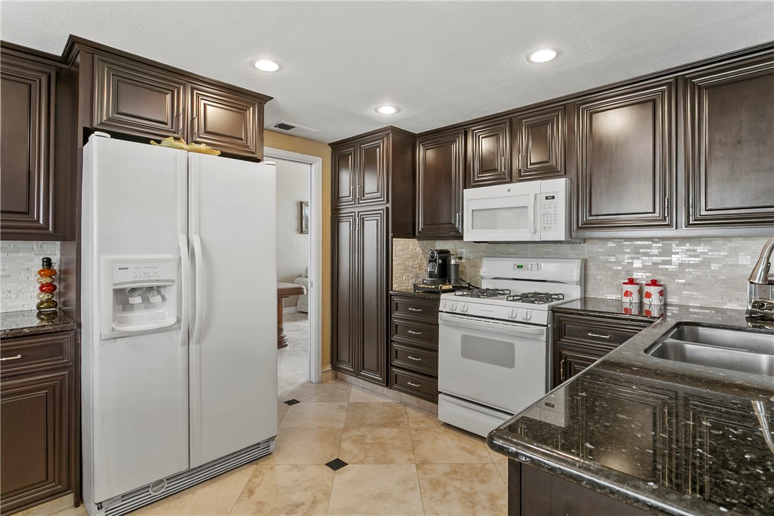 902 Highland View Drive